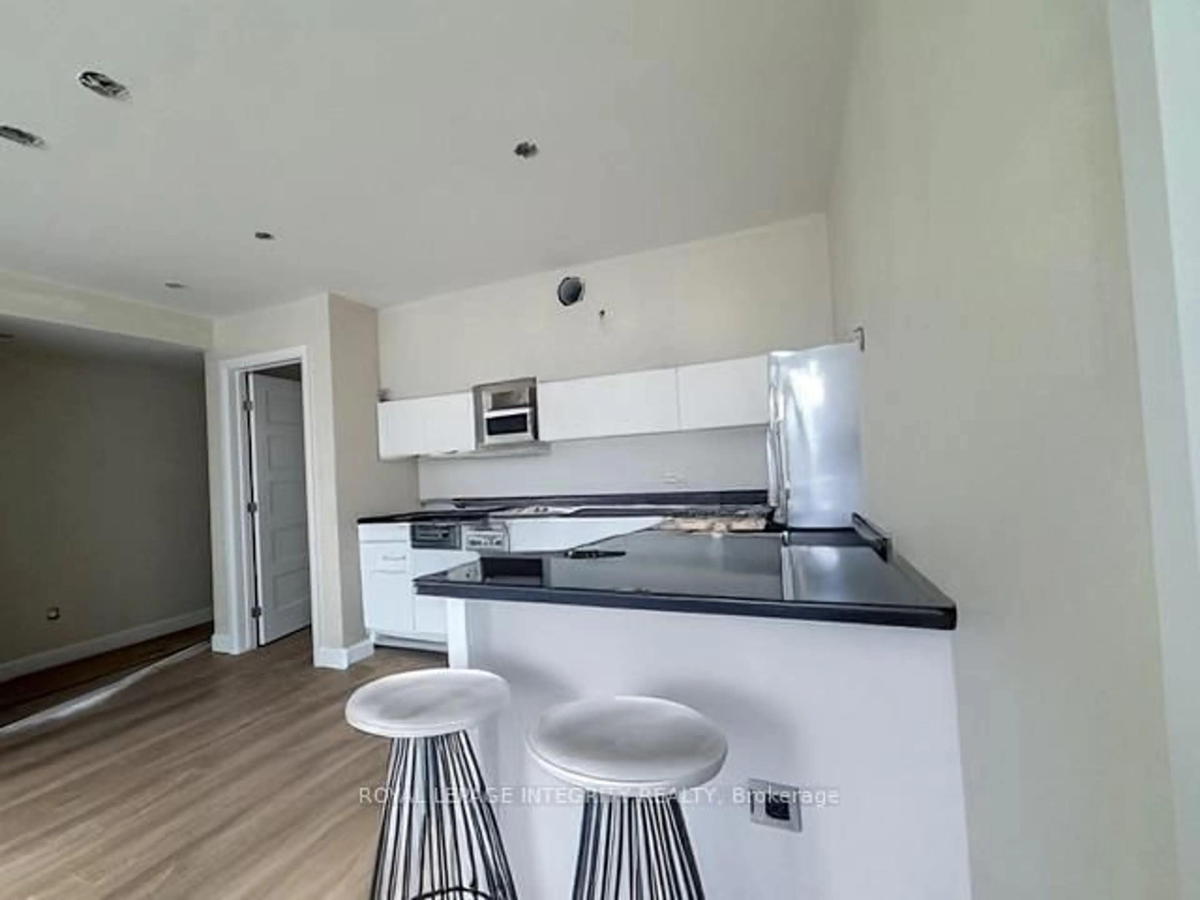 Standard kitchen, unknown for 9 Gwynne Ave, Ottawa Ontario K1Y 1X1