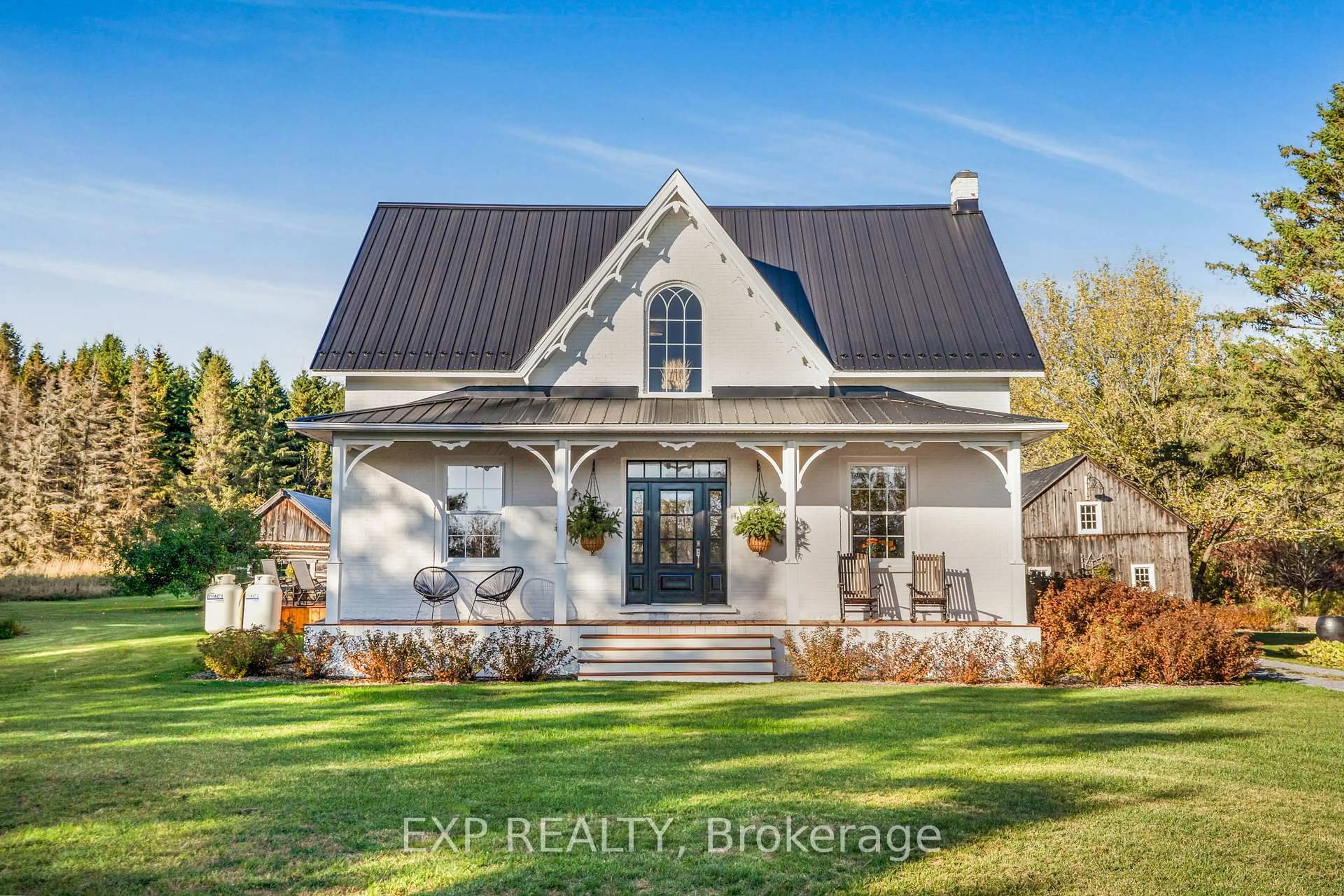 Home with vinyl exterior material, building for 2375 County 10 Rd, Hawkesbury Ontario K0B 1P0