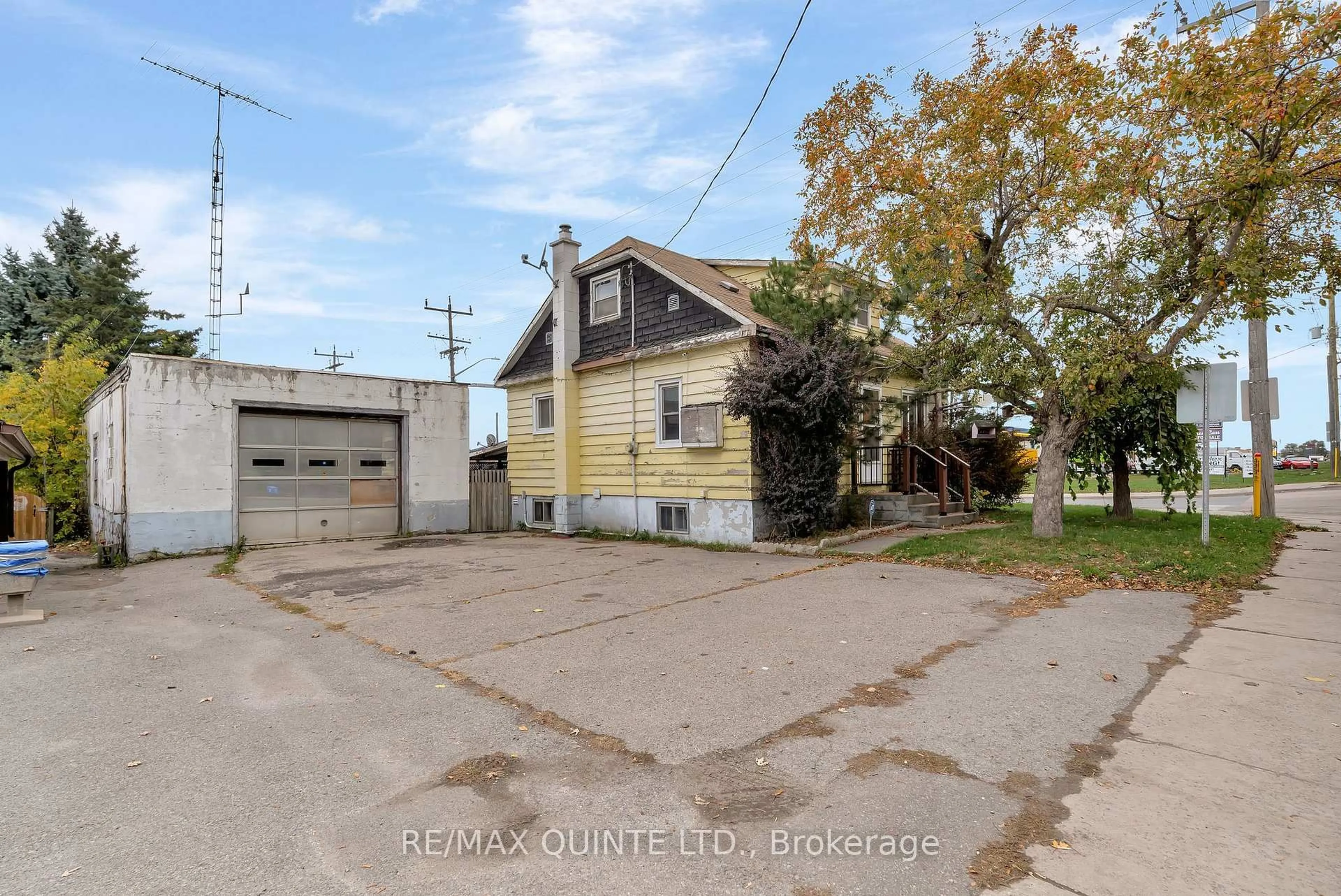 A pic from outside/outdoor area/front of a property/back of a property/a pic from drone, street for 336 Sidney St, Quinte West Ontario K8V 2T9