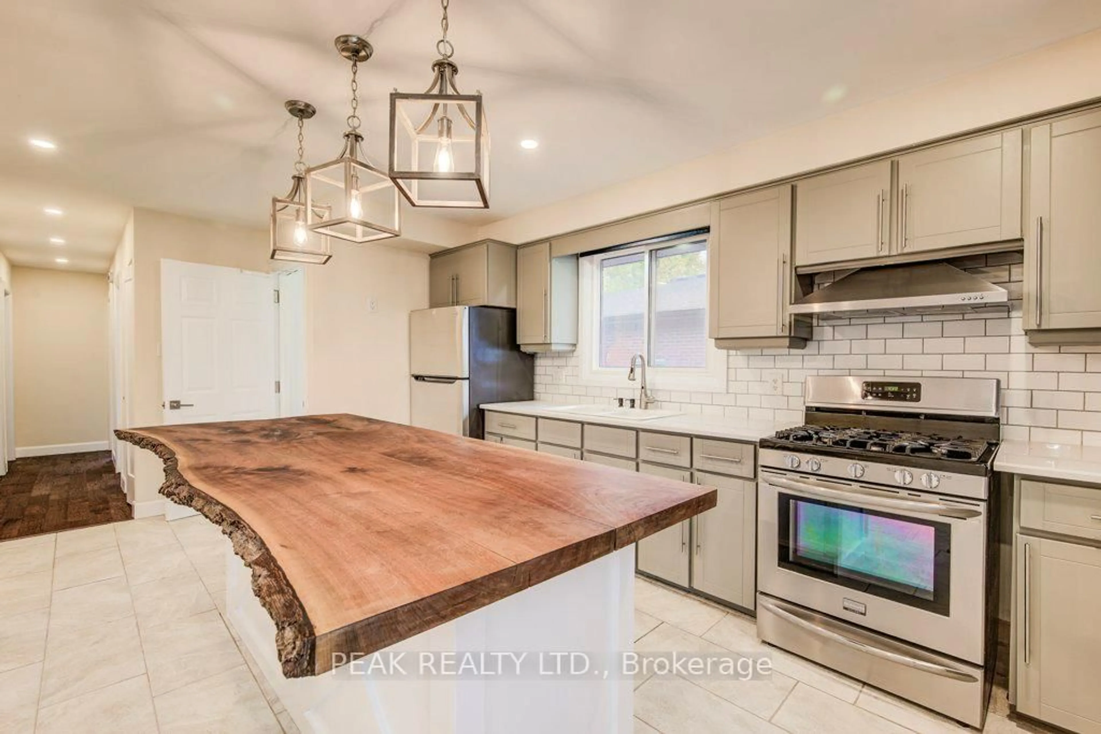 Open concept kitchen, unknown for 92 Brant Ave, Guelph Ontario N1E 1G3