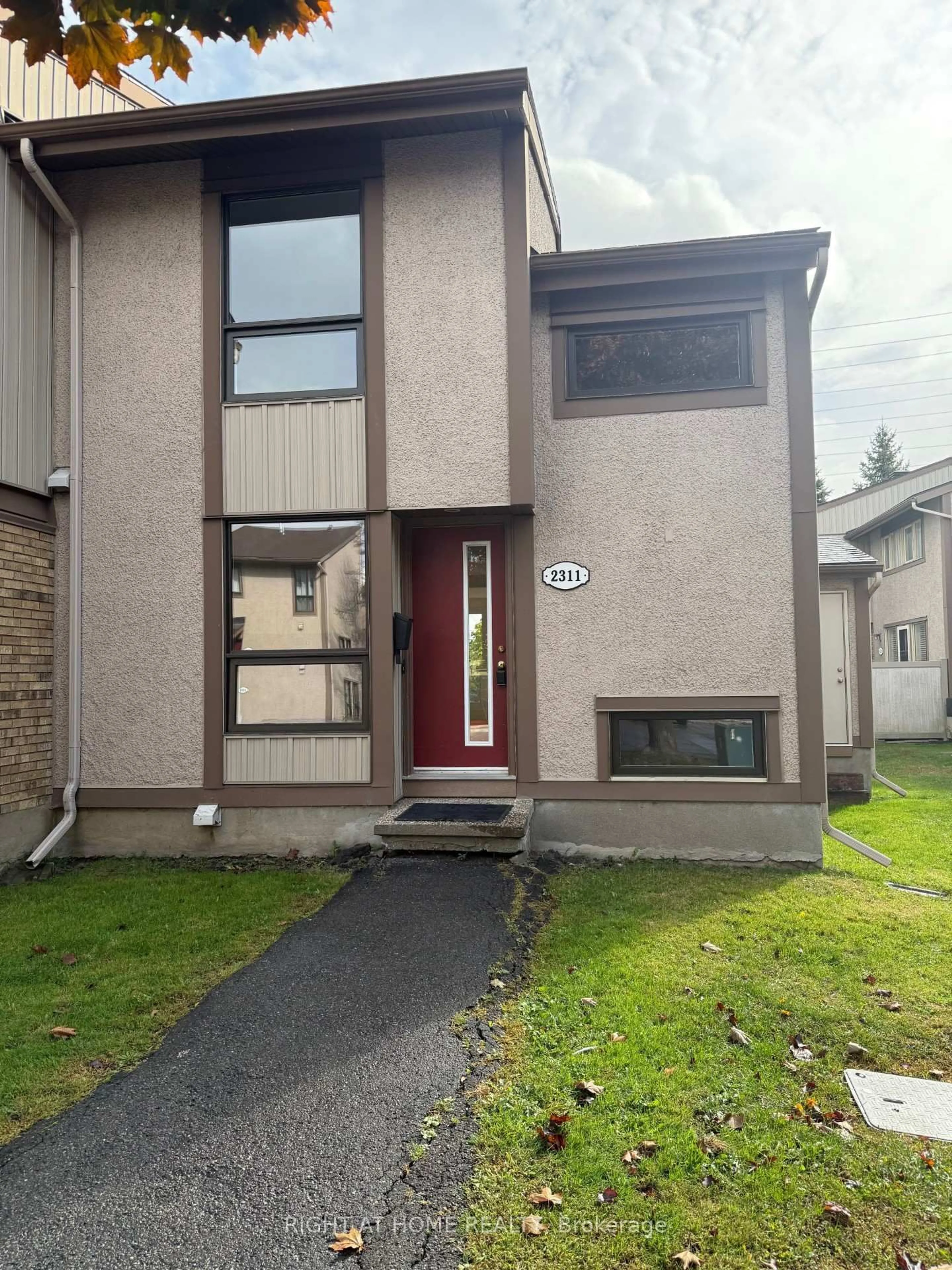Unknown for 2311 Stonehedge Cres, Ottawa Ontario K1B 4N7