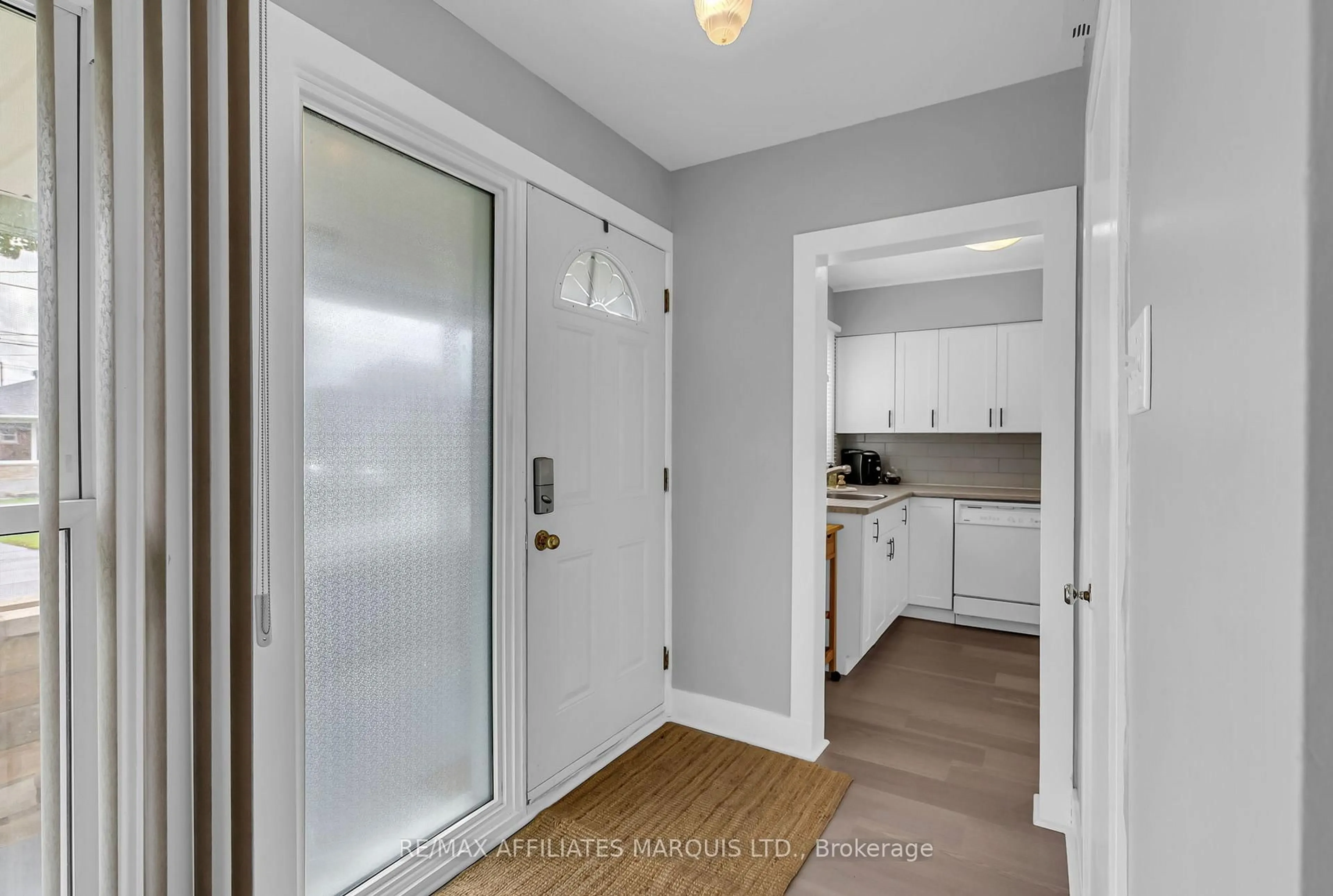 Indoor entryway for 1205 Osborne Ave, Cornwall Ontario K6J 1L2