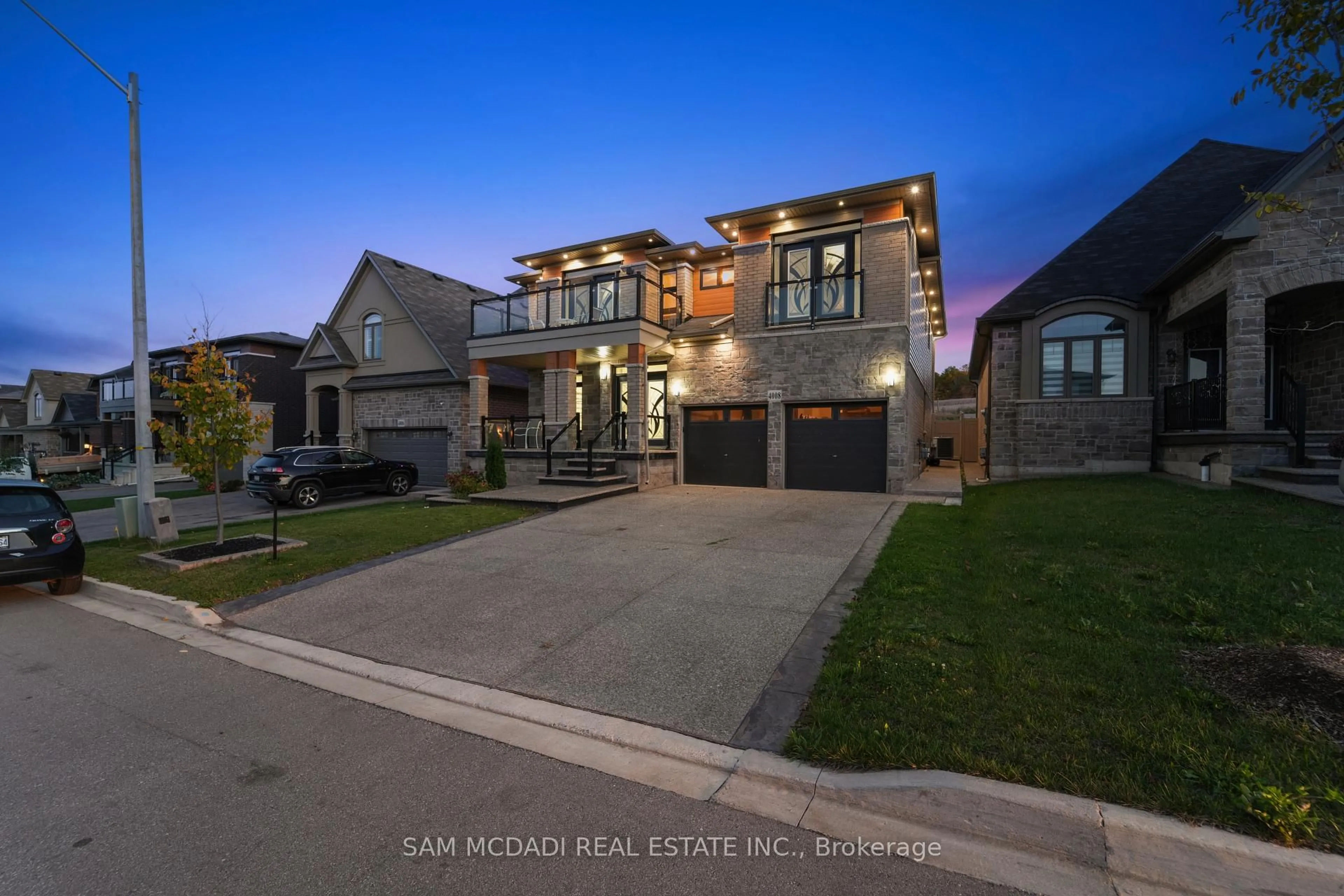 Home with brick exterior material, street for 4008 Highland Park Dr, Lincoln Ontario L3J 0T1