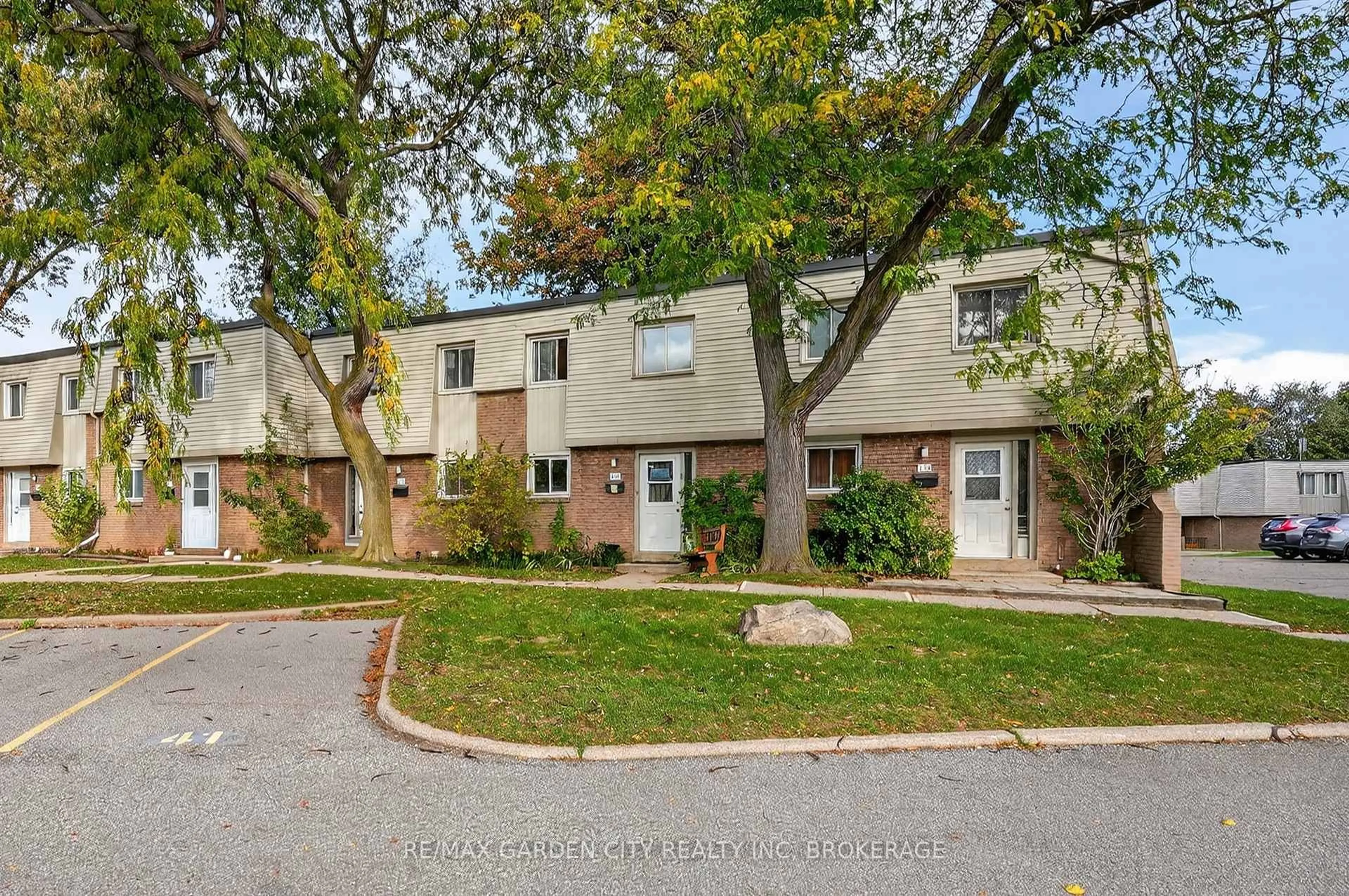 Unknown for 17 Old Pine Tr #133, St. Catharines Ontario L2M 6P9