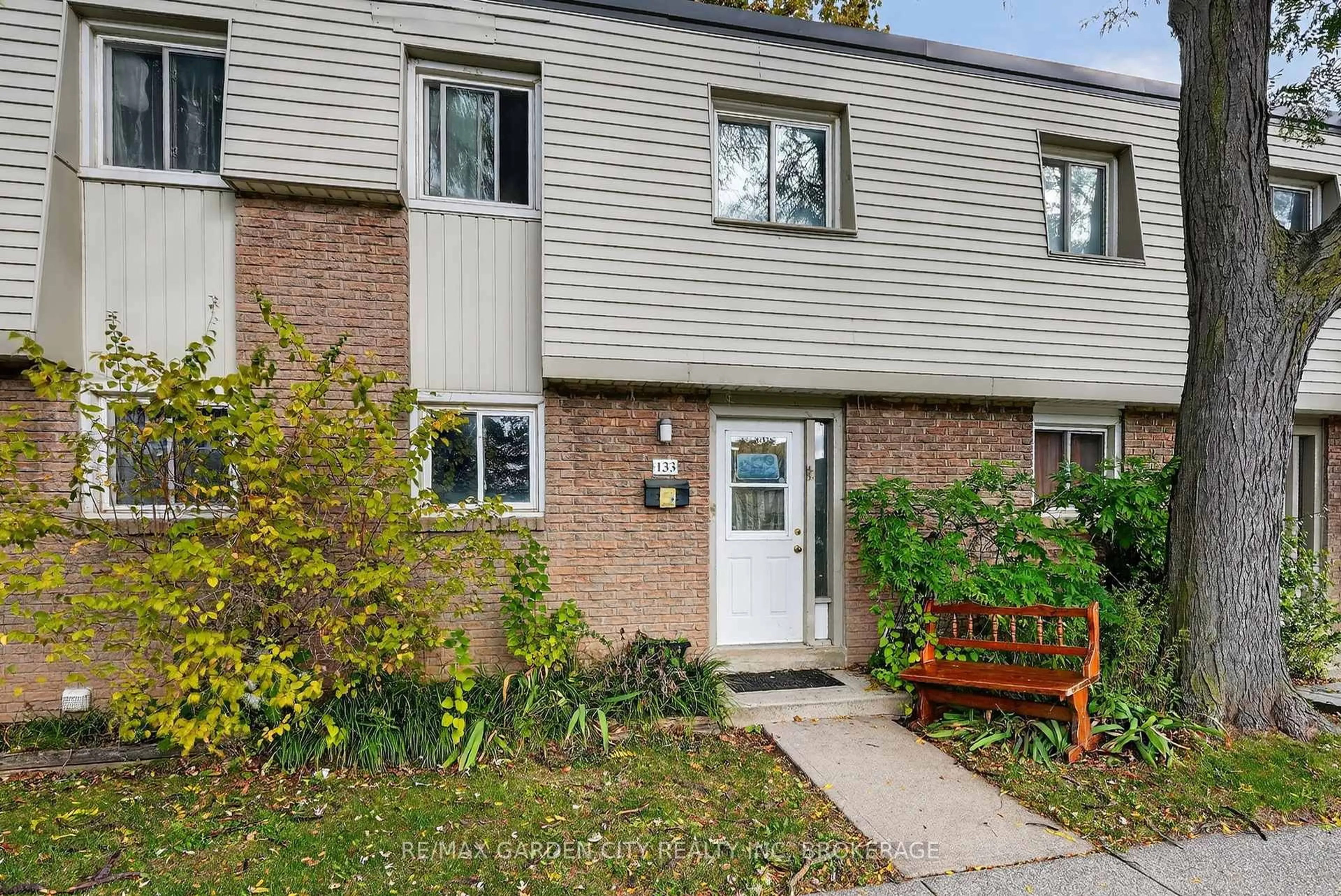 Unknown for 17 Old Pine Tr #133, St. Catharines Ontario L2M 6P9