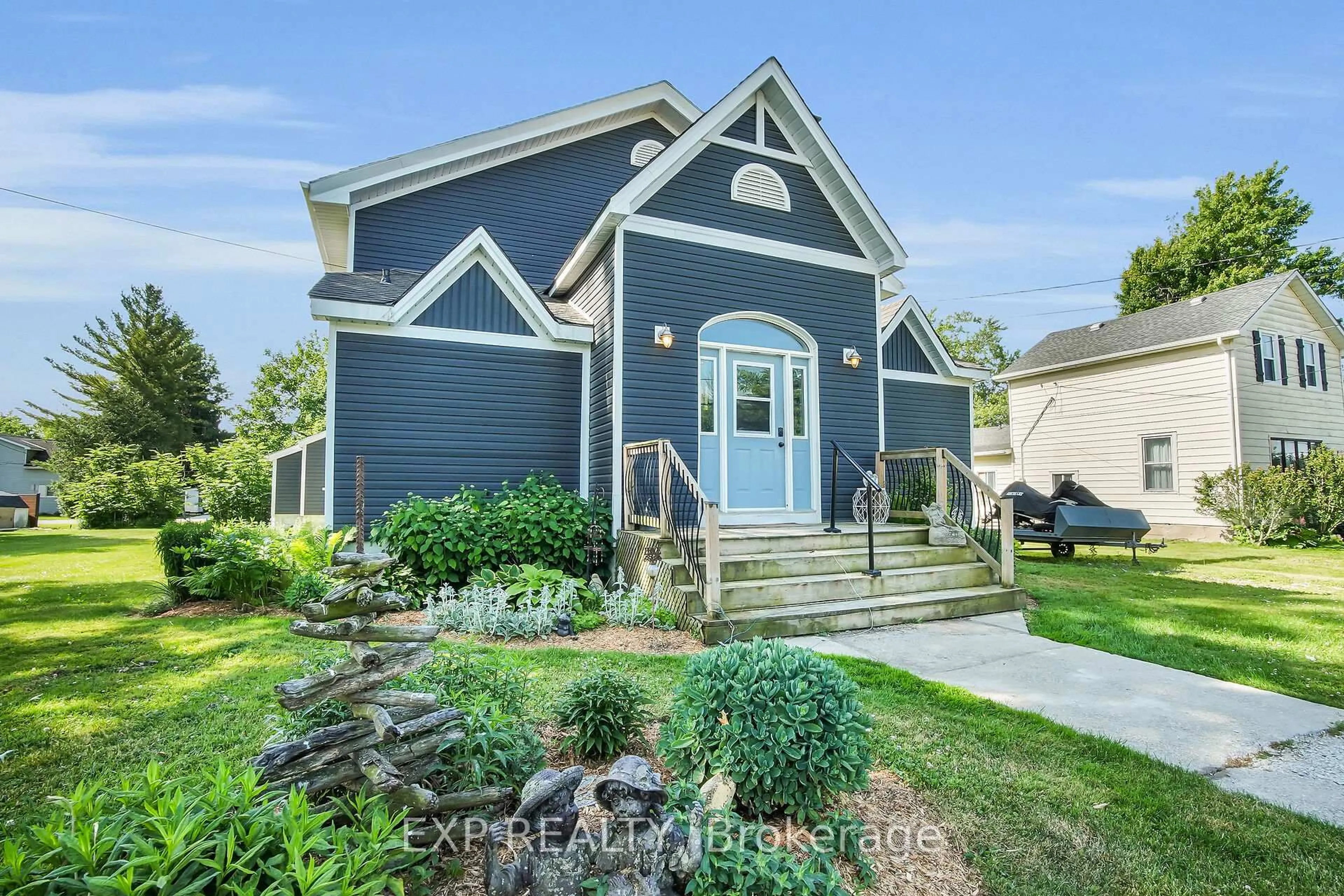 Home with vinyl exterior material, street for 51181 Broadway St, Malahide Ontario N0L 2J0