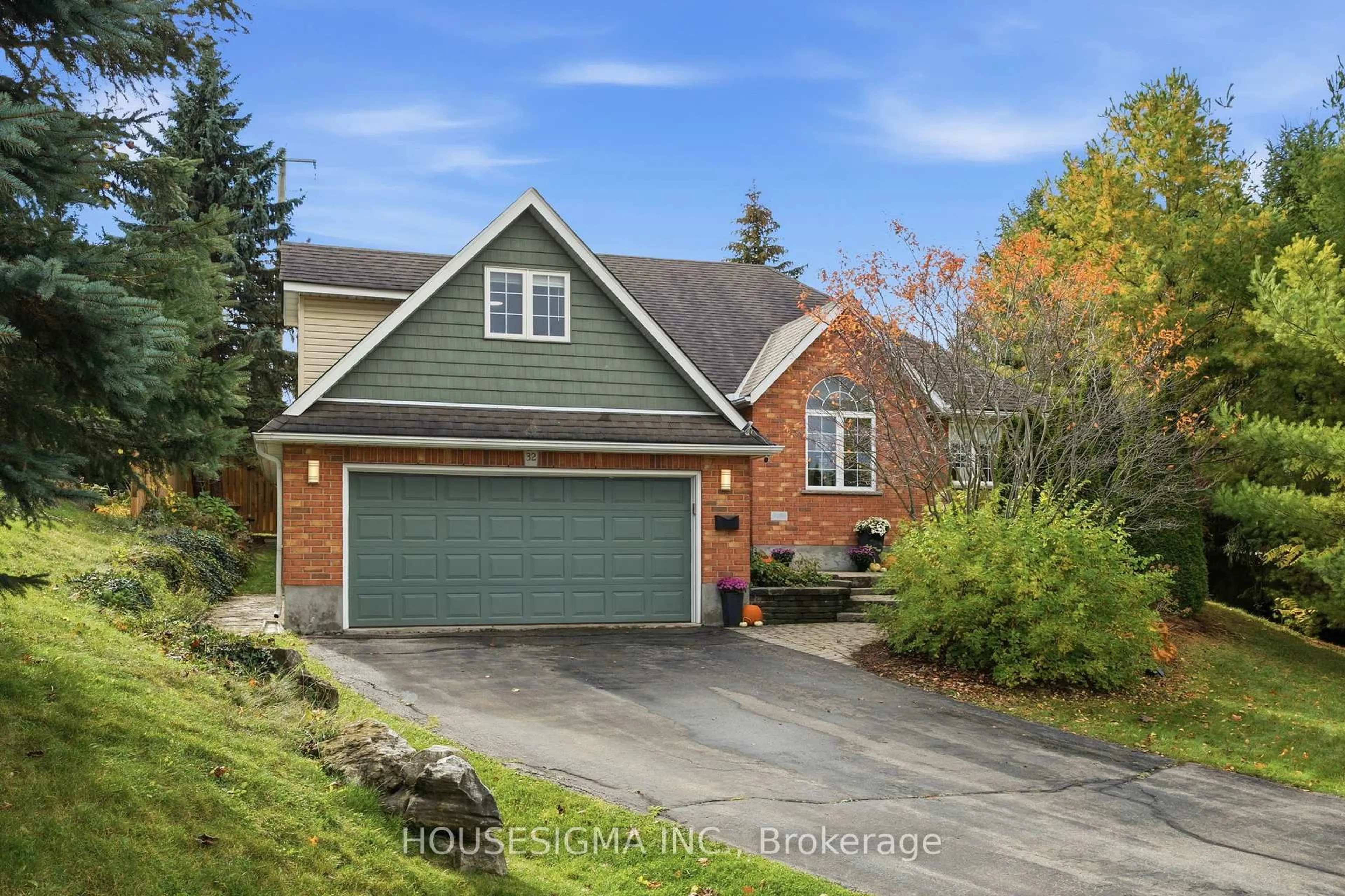 Home with brick exterior material, street for 32 Dickinson Crt, Centre Wellington Ontario N0B 1S0