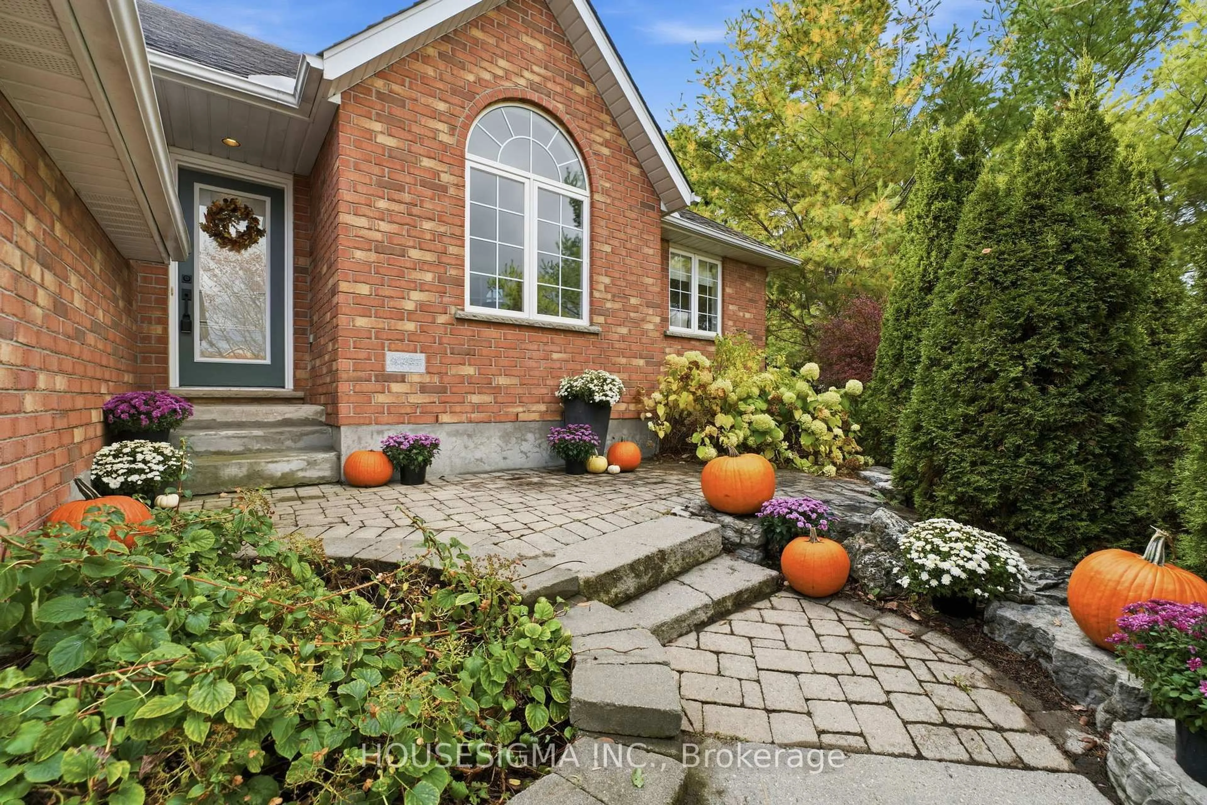 Home with brick exterior material, street for 32 Dickinson Crt, Centre Wellington Ontario N0B 1S0