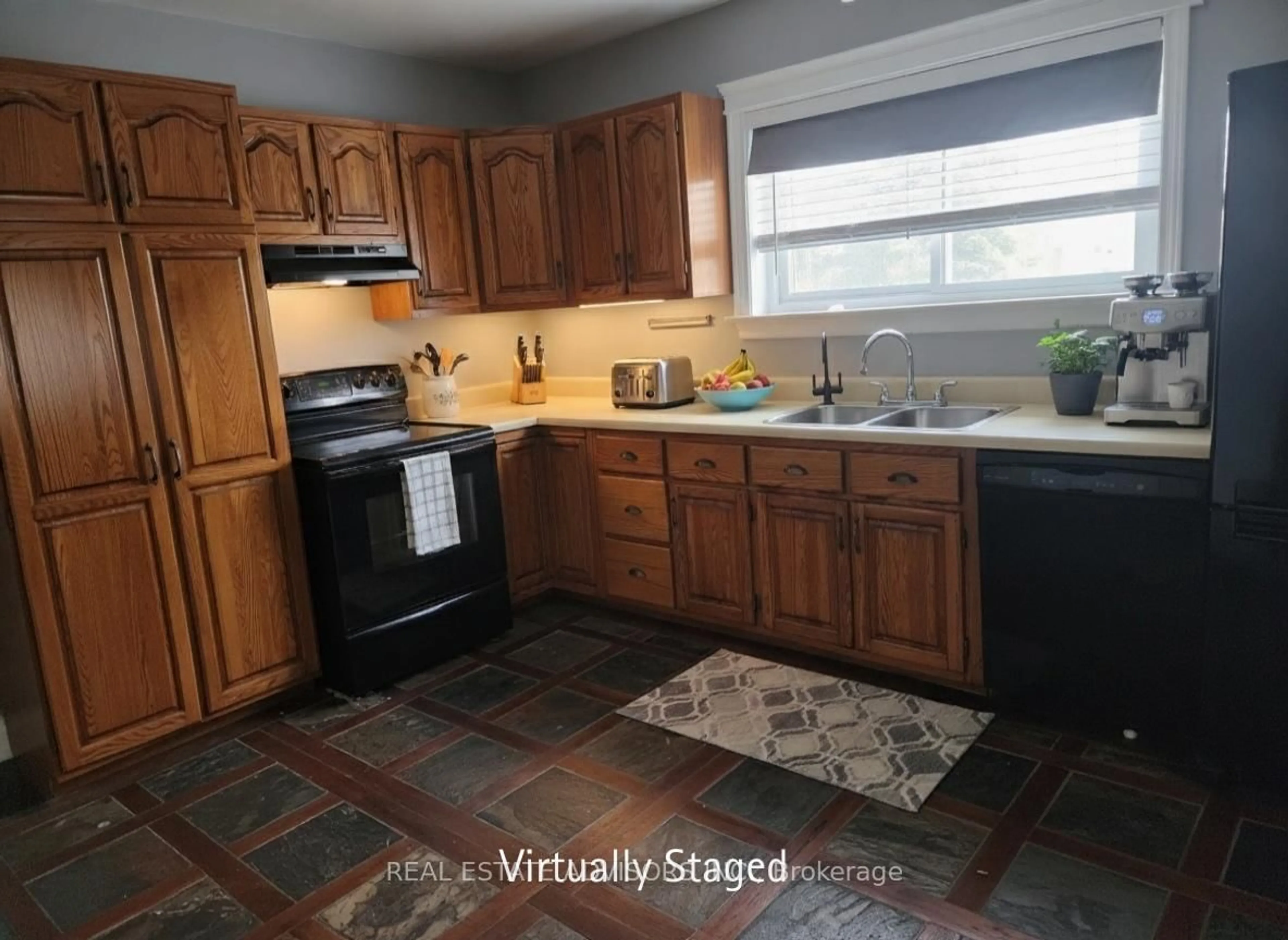 Standard kitchen, unknown for 746 South Pelham Rd, Welland Ontario L3C 3C8