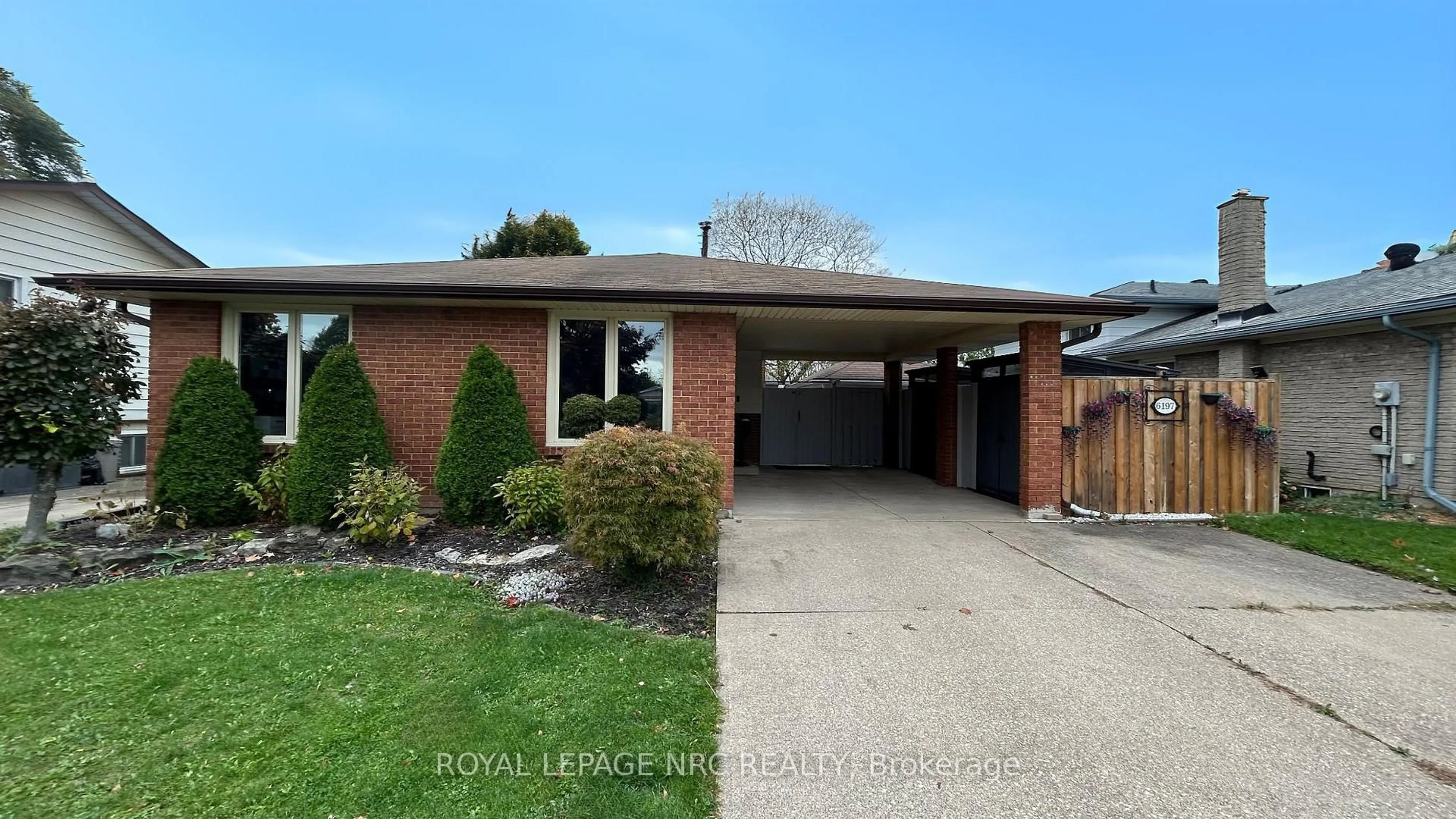 Home with brick exterior material, street for 6197 Kirkland Dr, Niagara Falls Ontario L2H 2A7