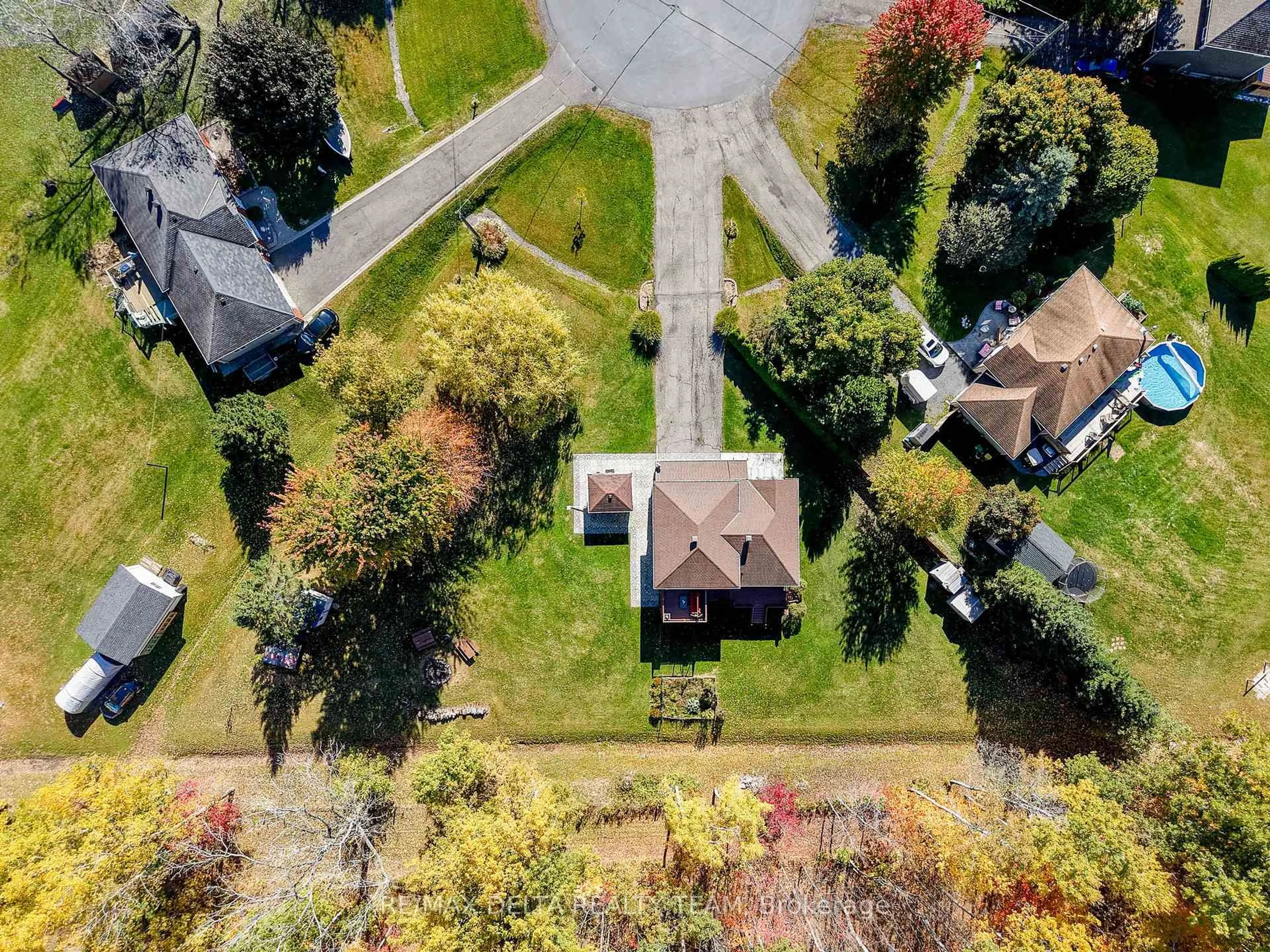A pic from outside/outdoor area/front of a property/back of a property/a pic from drone, street for 1099 Des Erables Crt, Clarence-Rockland Ontario K4K 1K9