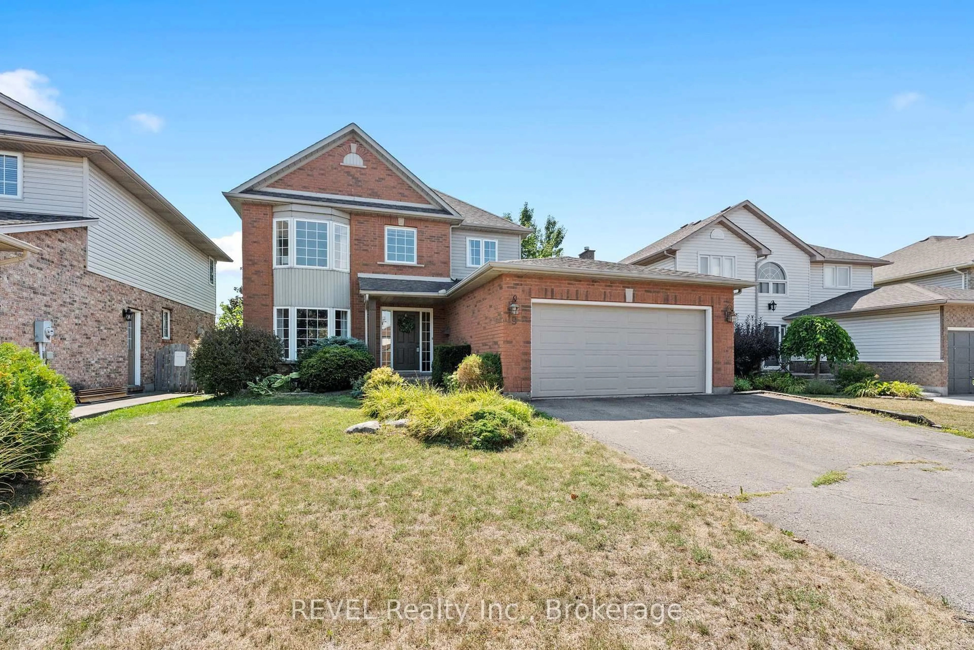 Home with brick exterior material, street for 19 Crysler Cres, Thorold Ontario L2V 5A2