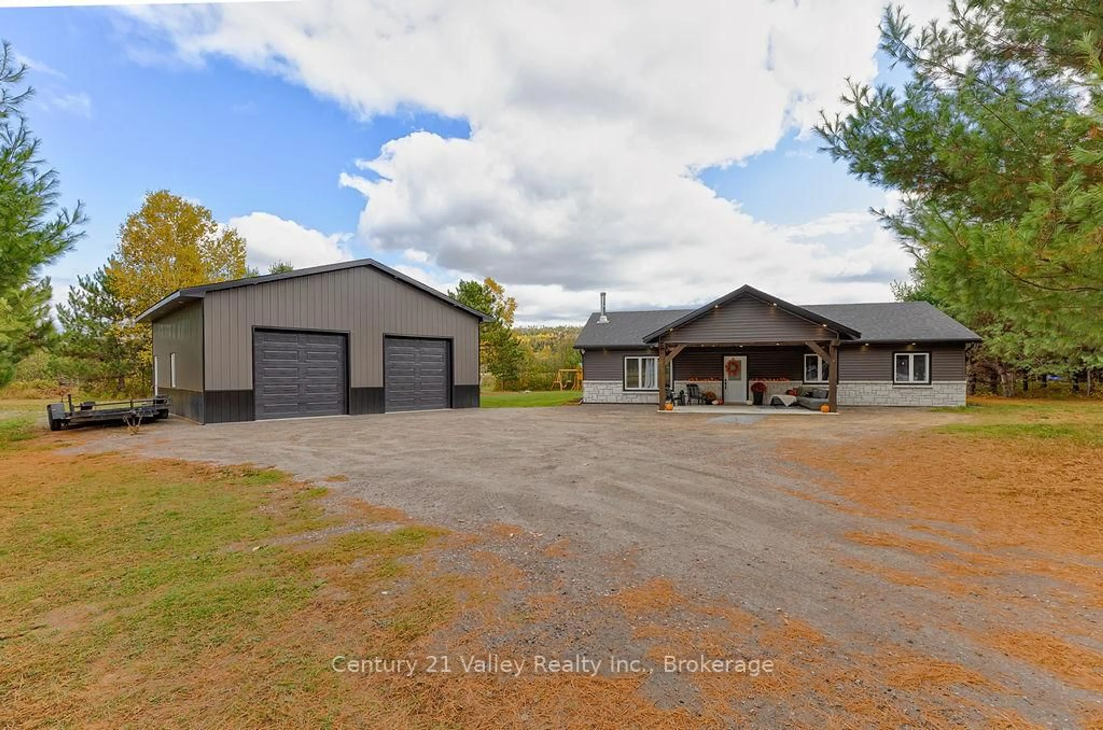 A pic from outside/outdoor area/front of a property/back of a property/a pic from drone, unknown for 64 Eastern Ave, Griffith Ontario K7V 1N3