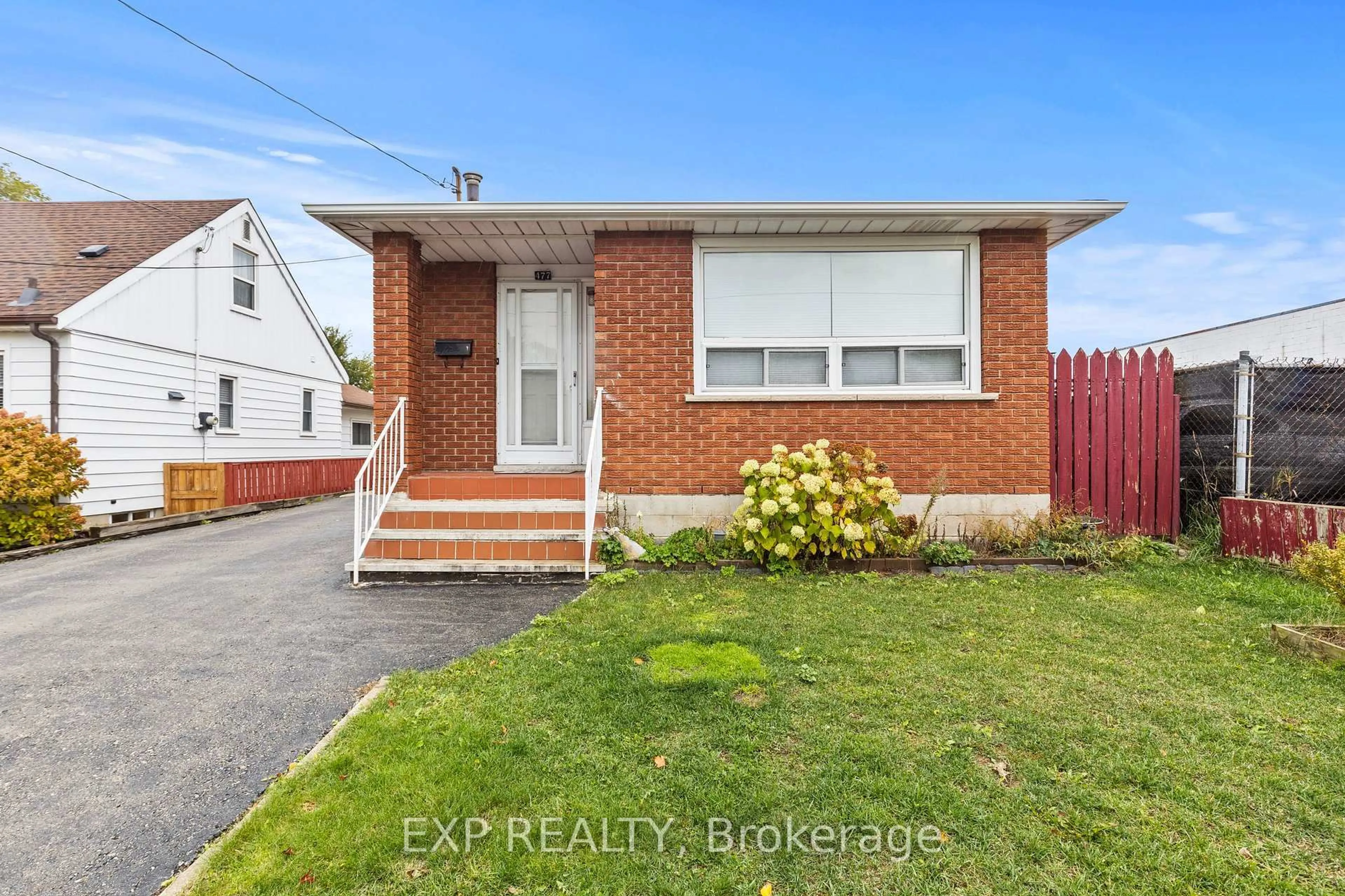 Home with brick exterior material, street for 477 East 38th St, Hamilton Ontario L8V 4G7