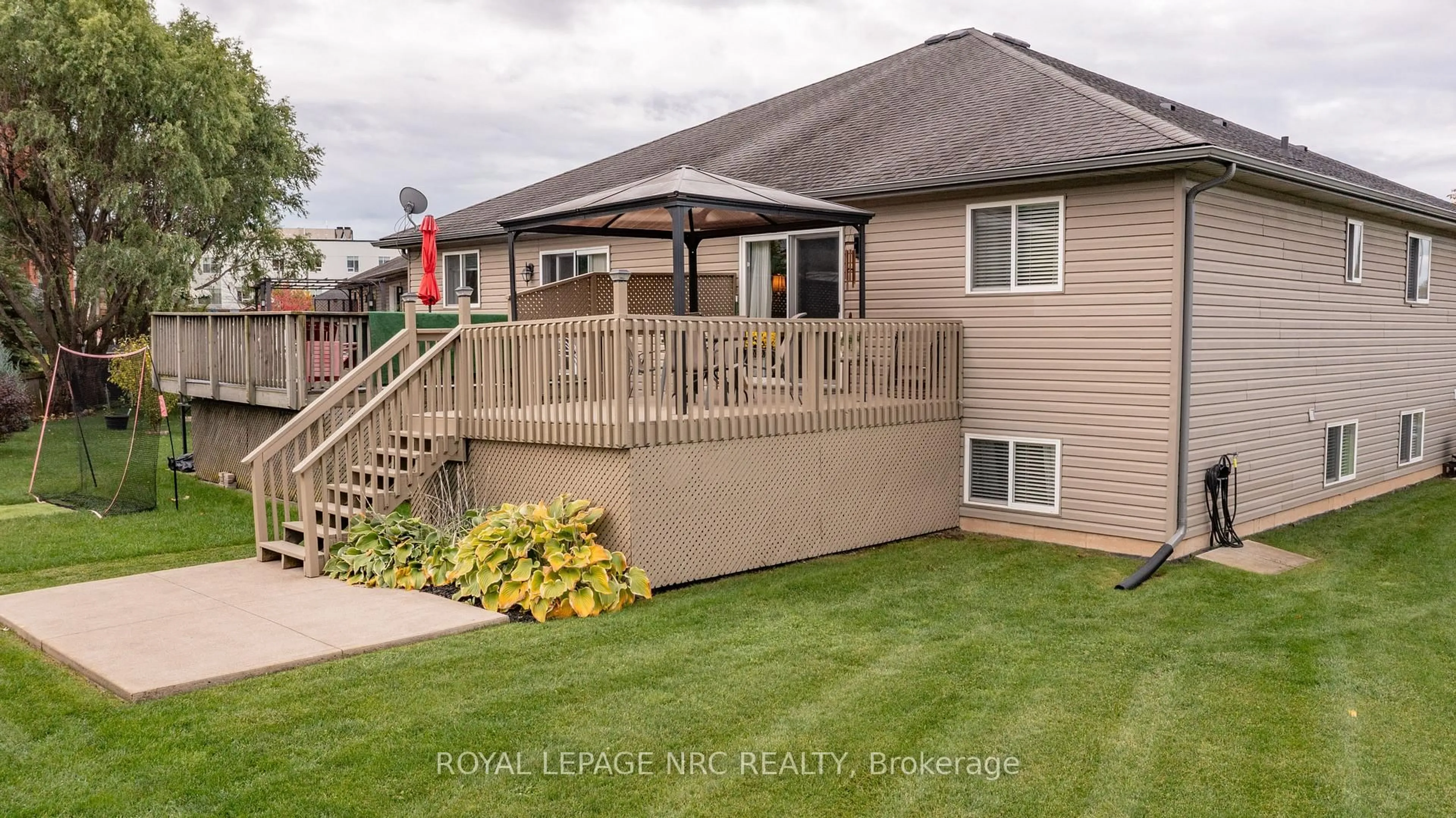 Patio, unknown for 56 Nathalie Crt, Welland Ontario L3B 6H7