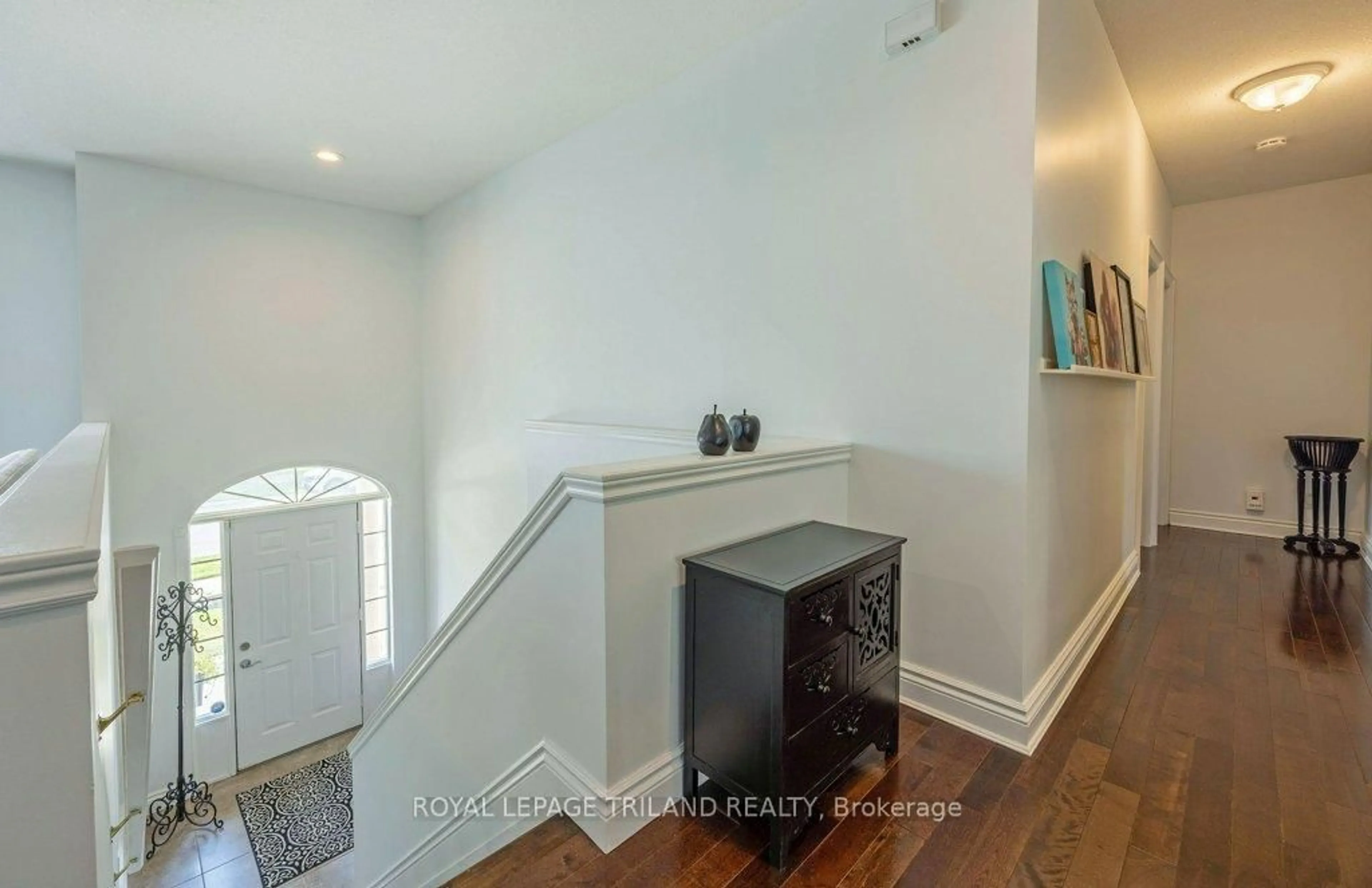 Indoor entryway for 780 Whitehaven Cres, London North Ontario N6G 4V6