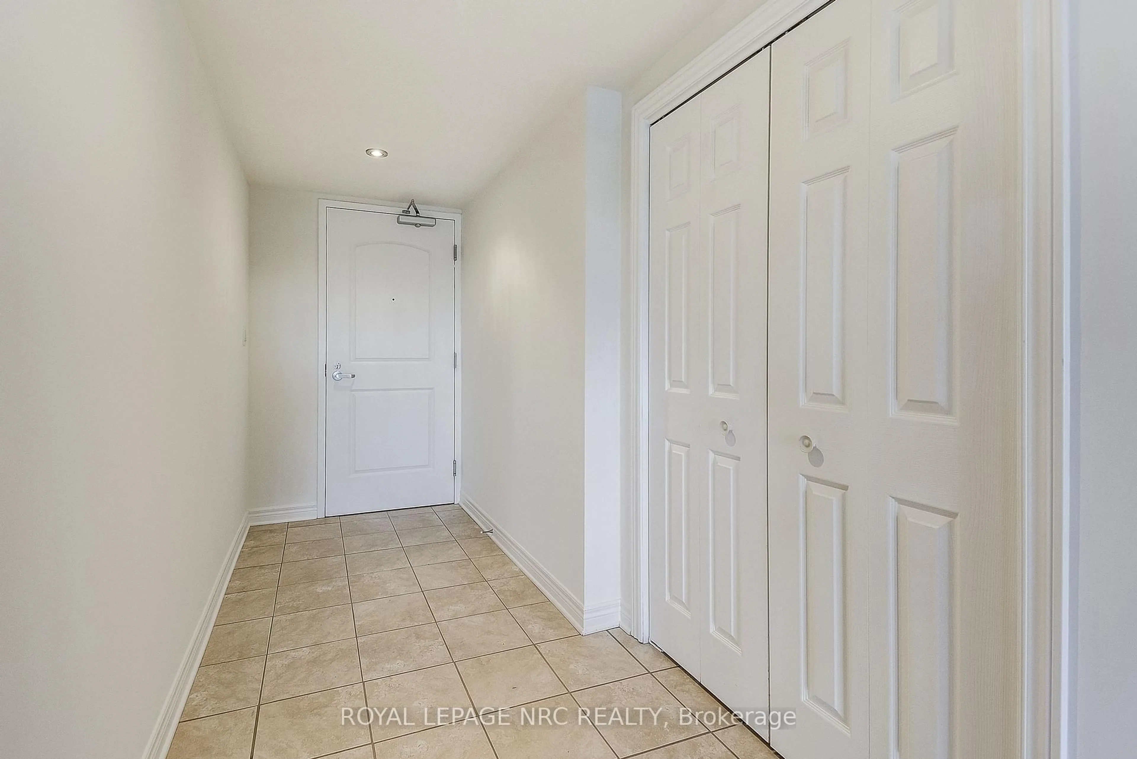 Indoor entryway for 678 Line 2 Rd #202, Niagara-on-the-Lake Ontario L0S 1J0