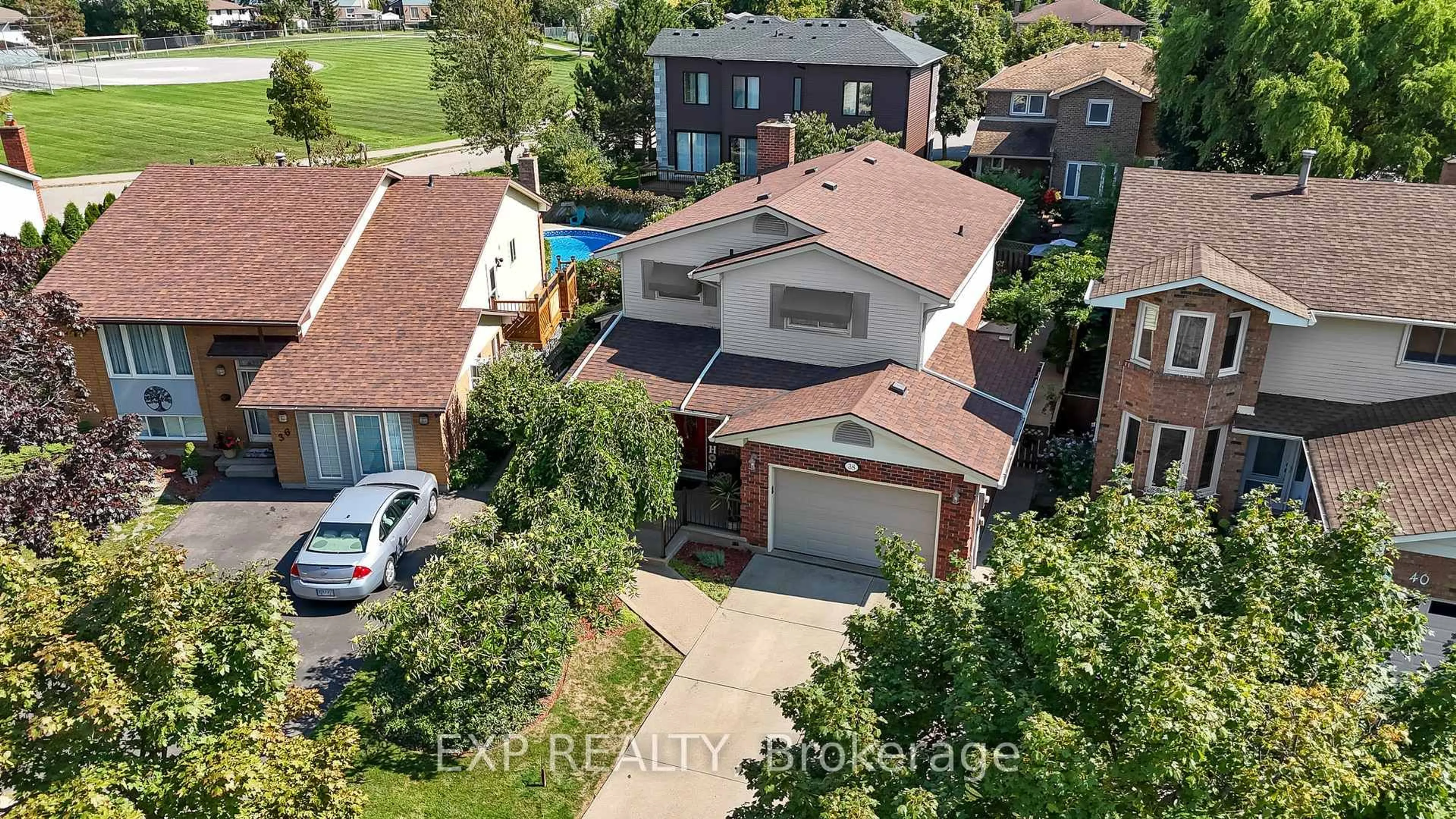 A pic from outside/outdoor area/front of a property/back of a property/a pic from drone, street for 38 Capri St, Thorold Ontario L2V 4S8