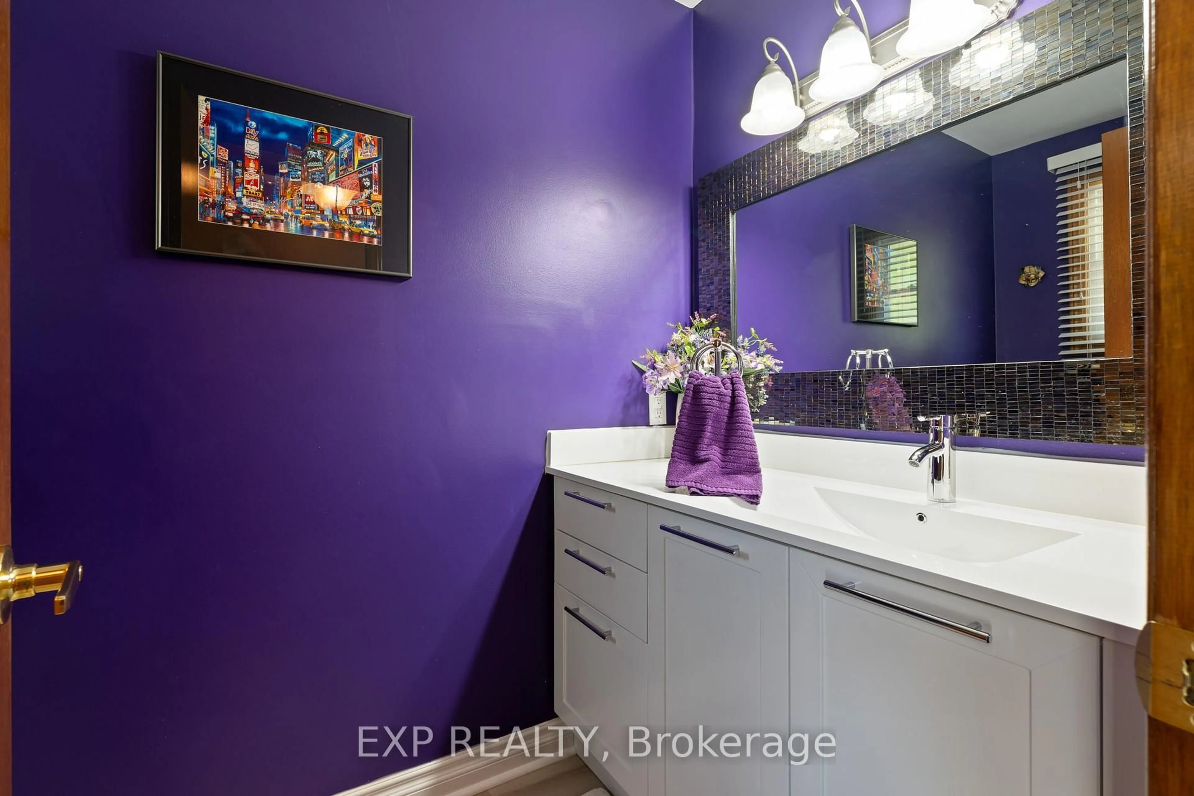 Contemporary bathroom, ceramic/tile floor for 38 Capri St, Thorold Ontario L2V 4S8