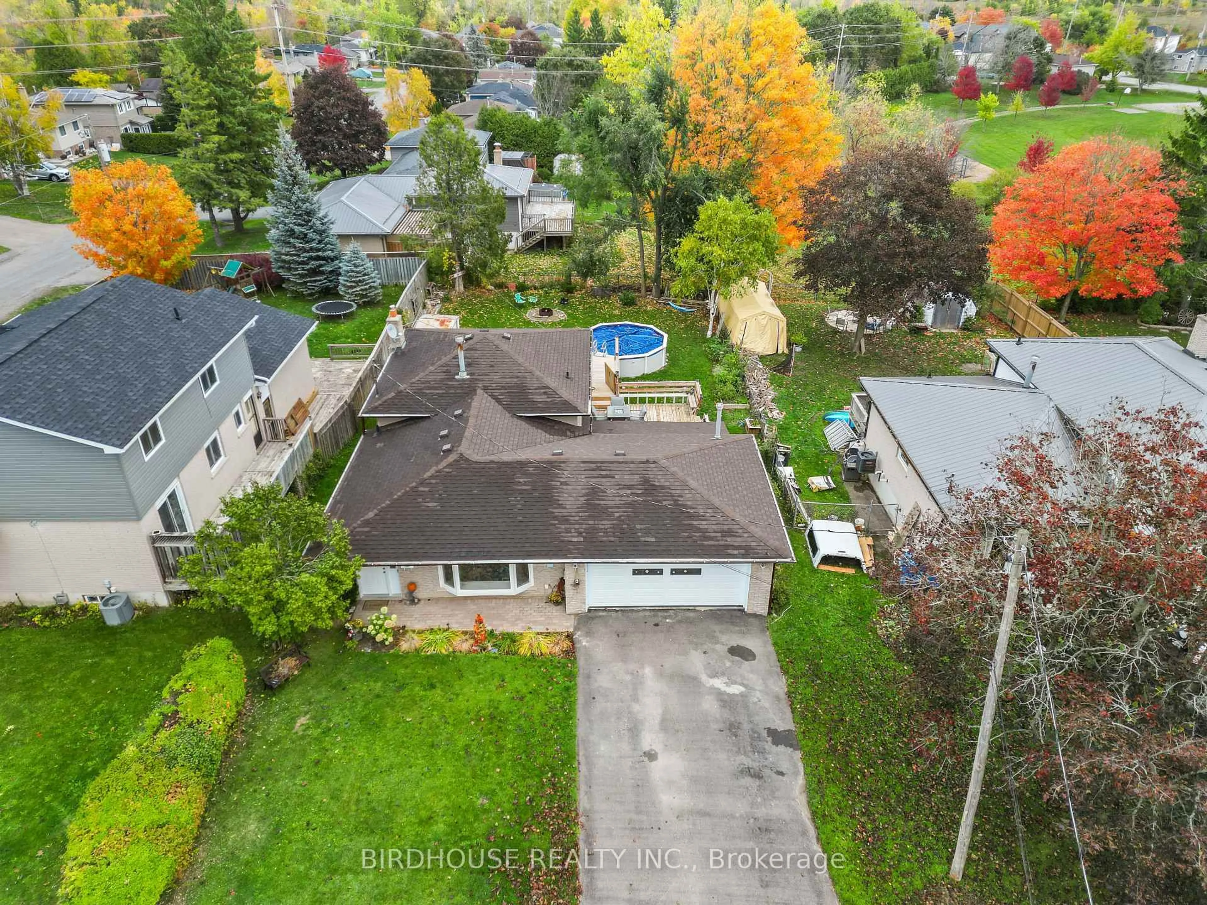 A pic from outside/outdoor area/front of a property/back of a property/a pic from drone, street for 24 Mohawk Dr, Kawartha Lakes Ontario K9V 4R1