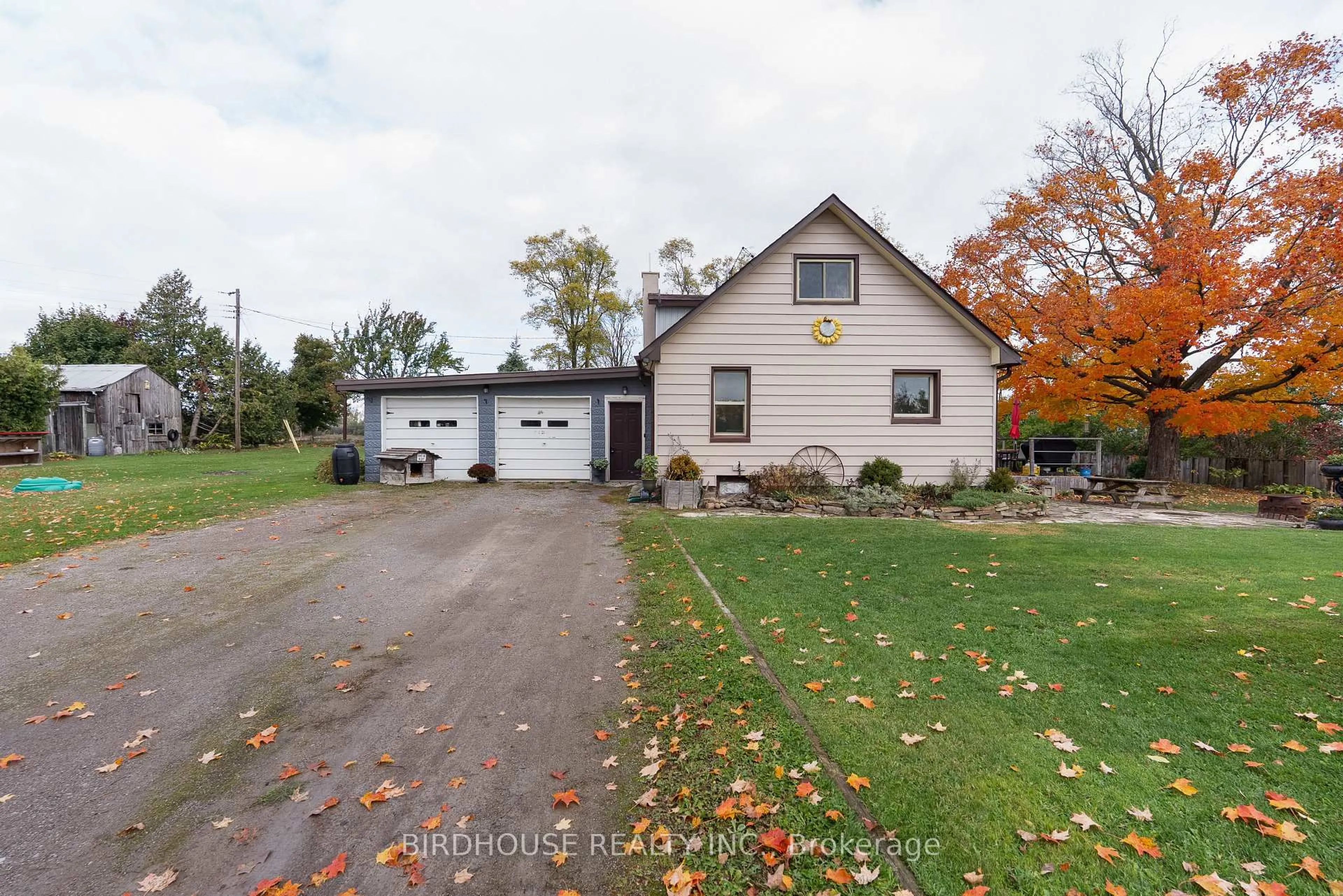 A pic from outside/outdoor area/front of a property/back of a property/a pic from drone, street for 101 Maple Lane Dr, Kawartha Lakes Ontario K9V 4R1