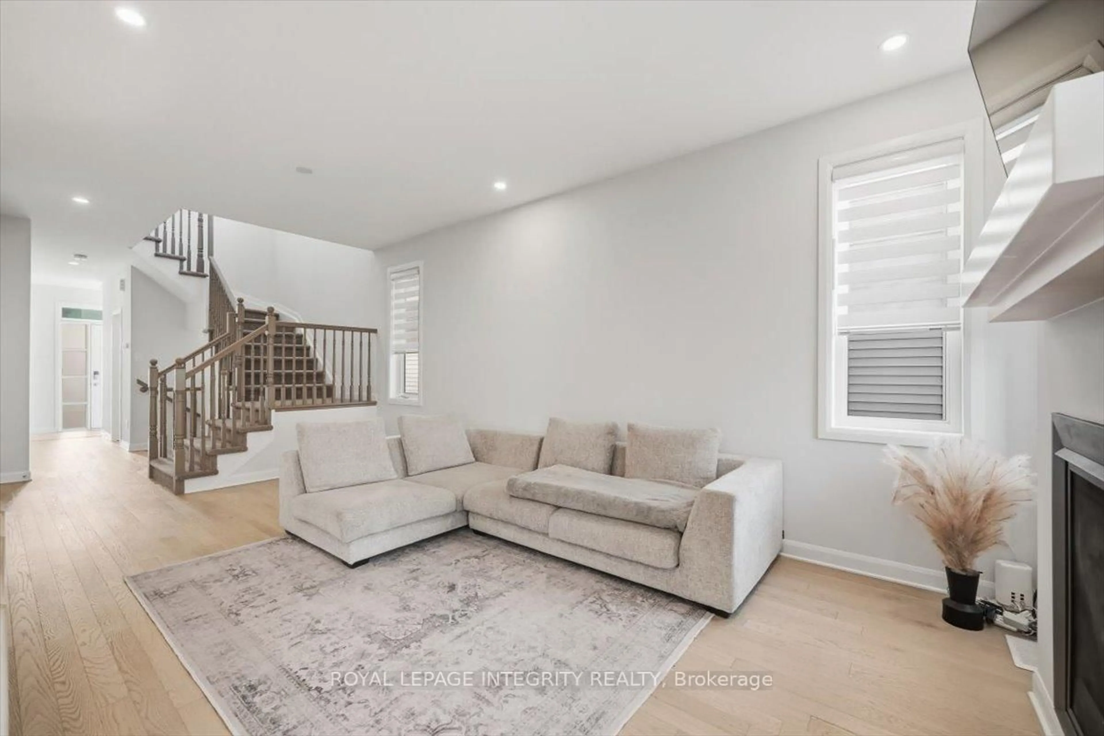Living room with furniture, unknown for 717 Sebastian St, Ottawa Ontario K4A 5L1