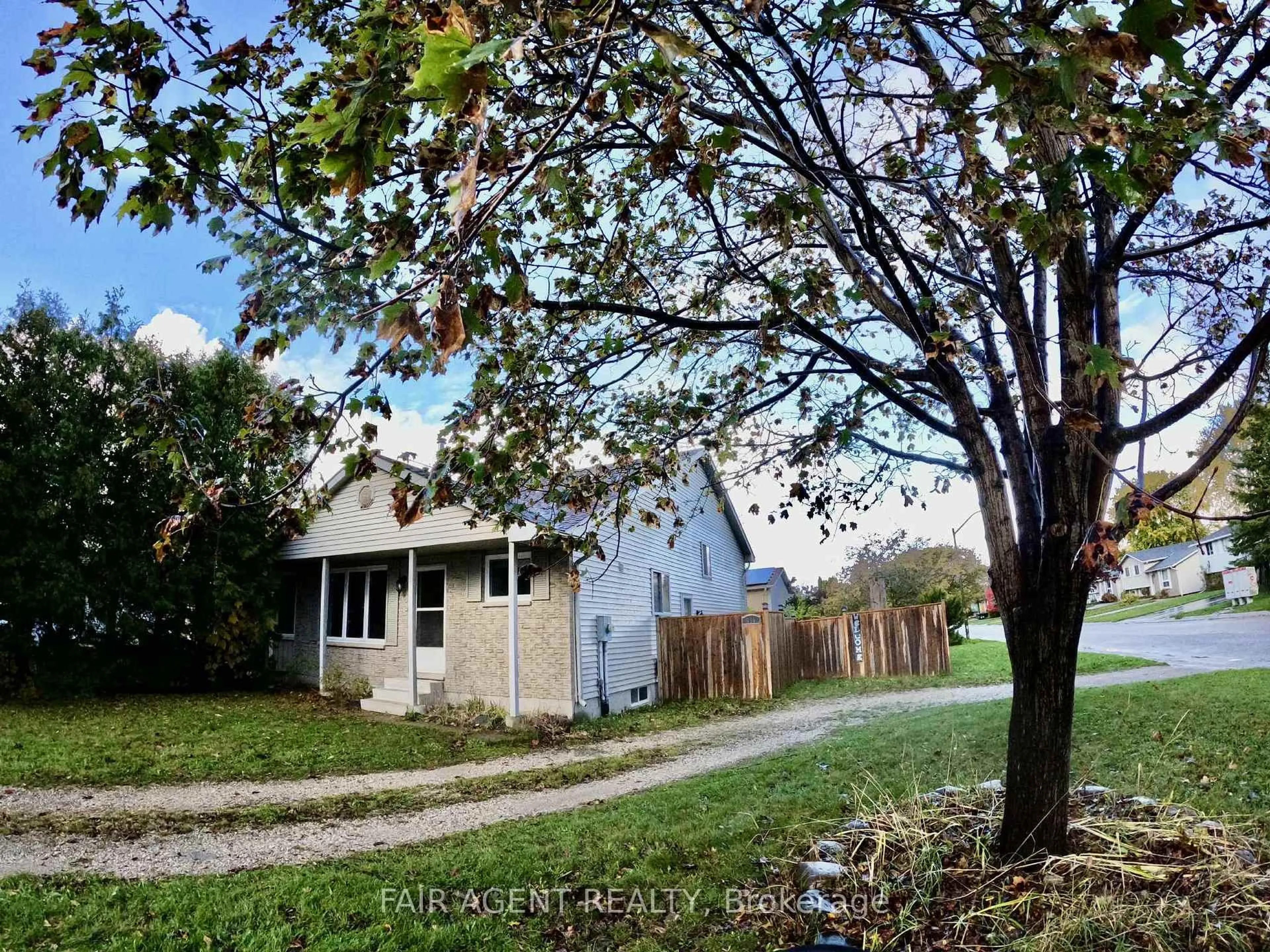 A pic from outside/outdoor area/front of a property/back of a property/a pic from drone, street for 655 Hunter St, Kincardine Ontario N2Z 1S2