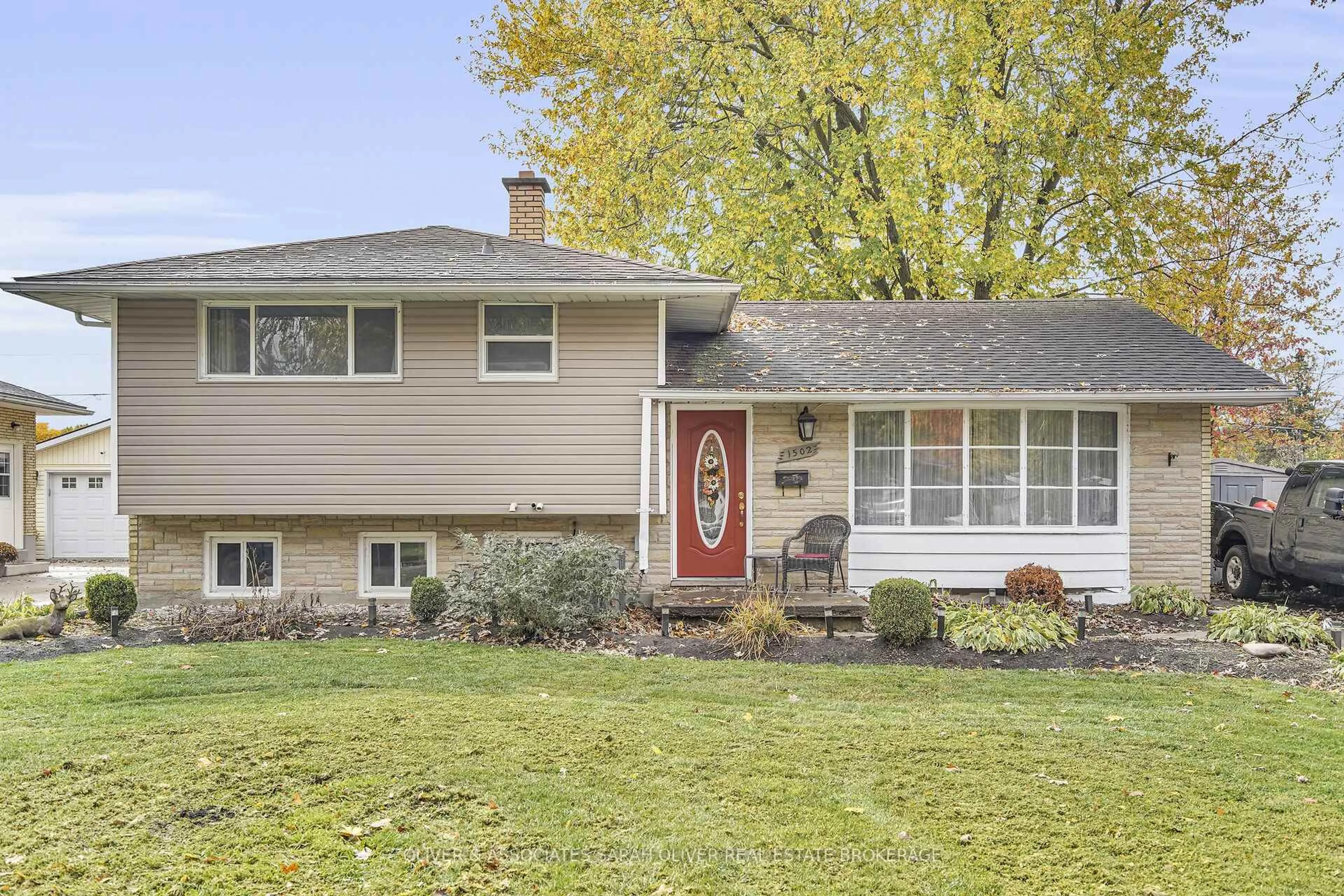 Home with vinyl exterior material, street for 1502 Perth Ave, London East Ontario N5V 2M5