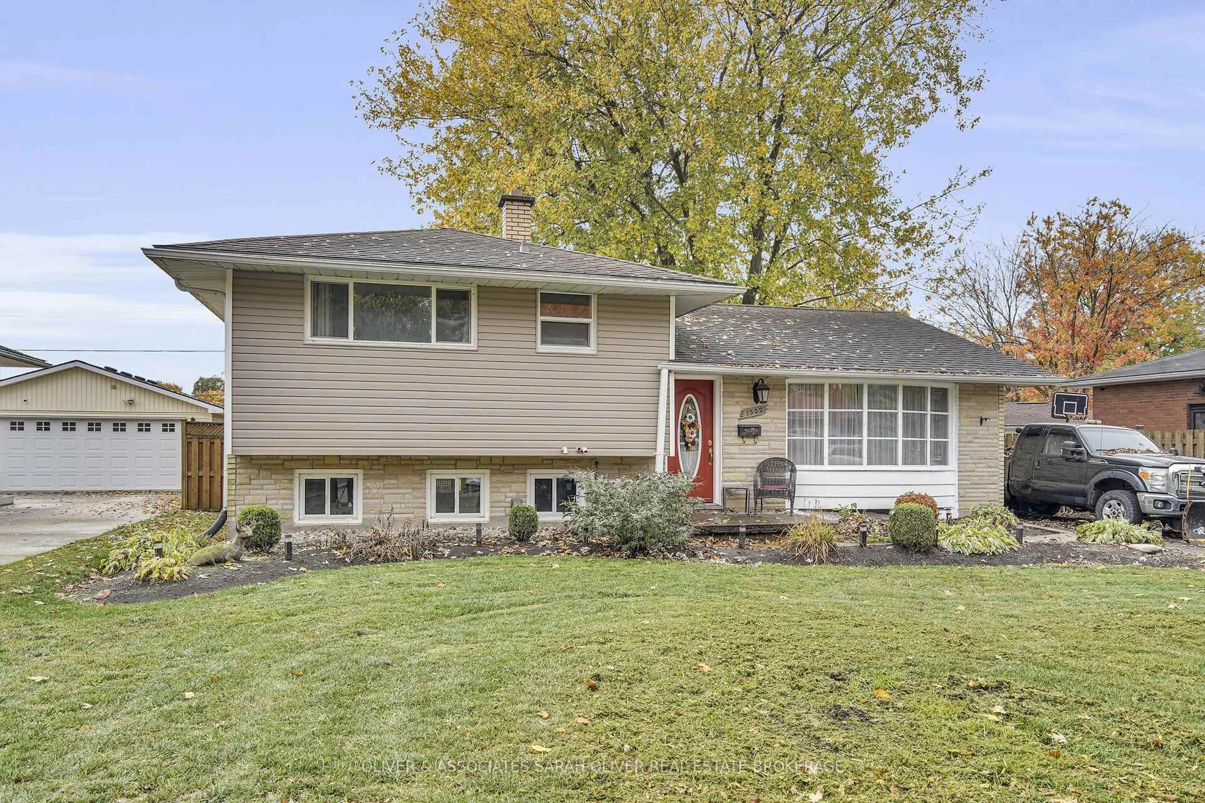Home with vinyl exterior material, street for 1502 Perth Ave, London East Ontario N5V 2M5