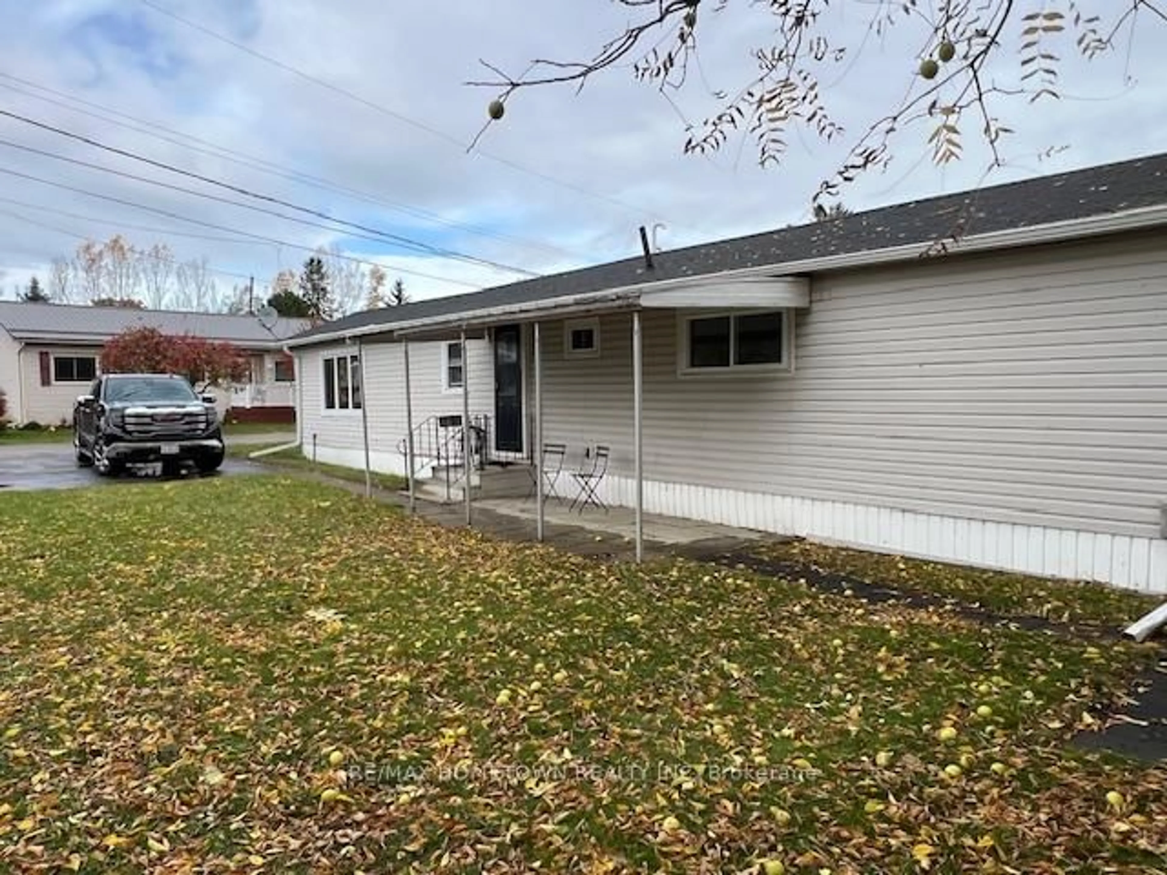 A pic from outside/outdoor area/front of a property/back of a property/a pic from drone, street for 1871 Oxford Ave #3, Elizabethtown-Kitley Ontario K6V 7B5