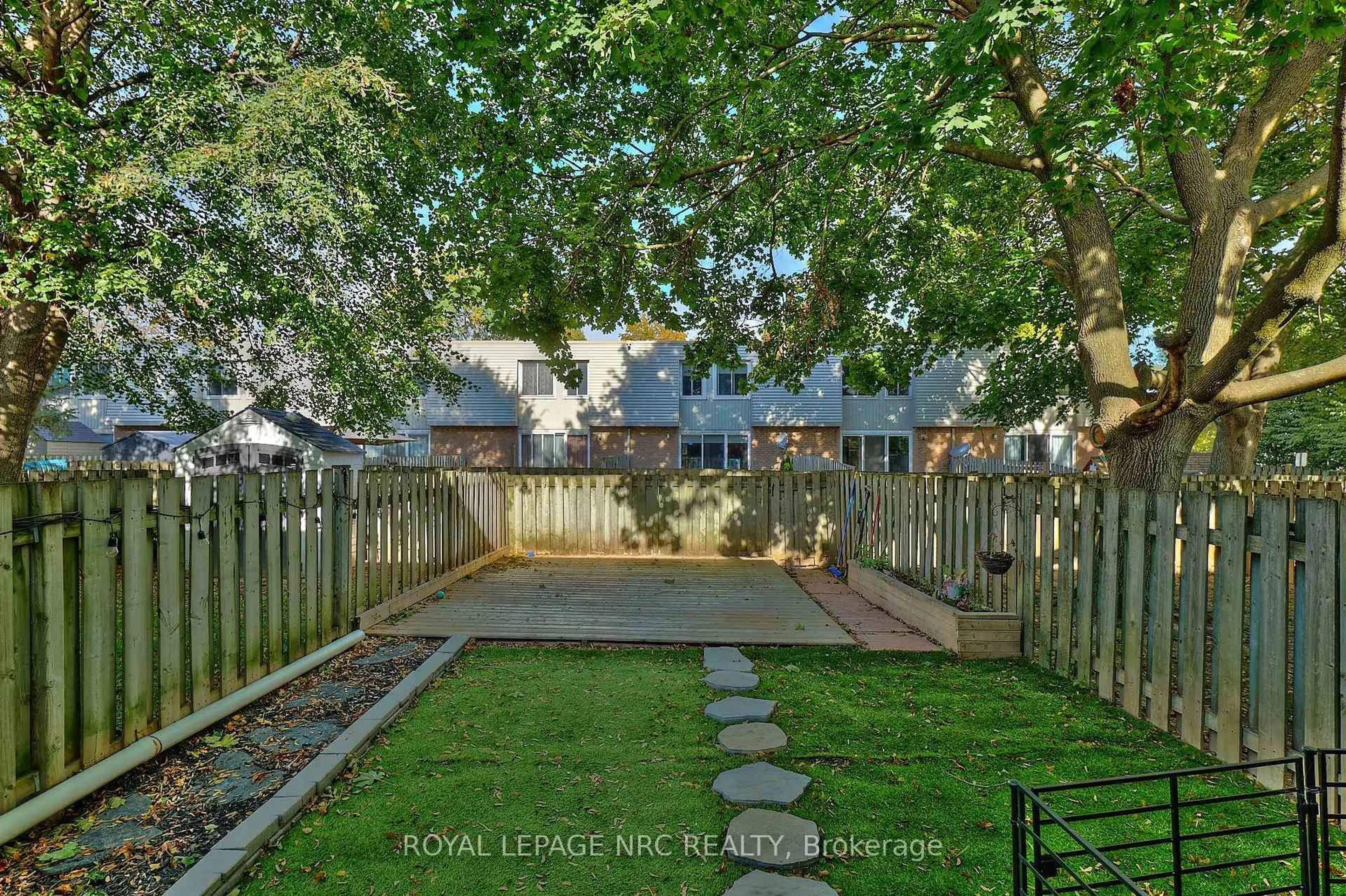 Patio, street for 17 Old Pine Tr #164, St. Catharines Ontario L2M 6P9