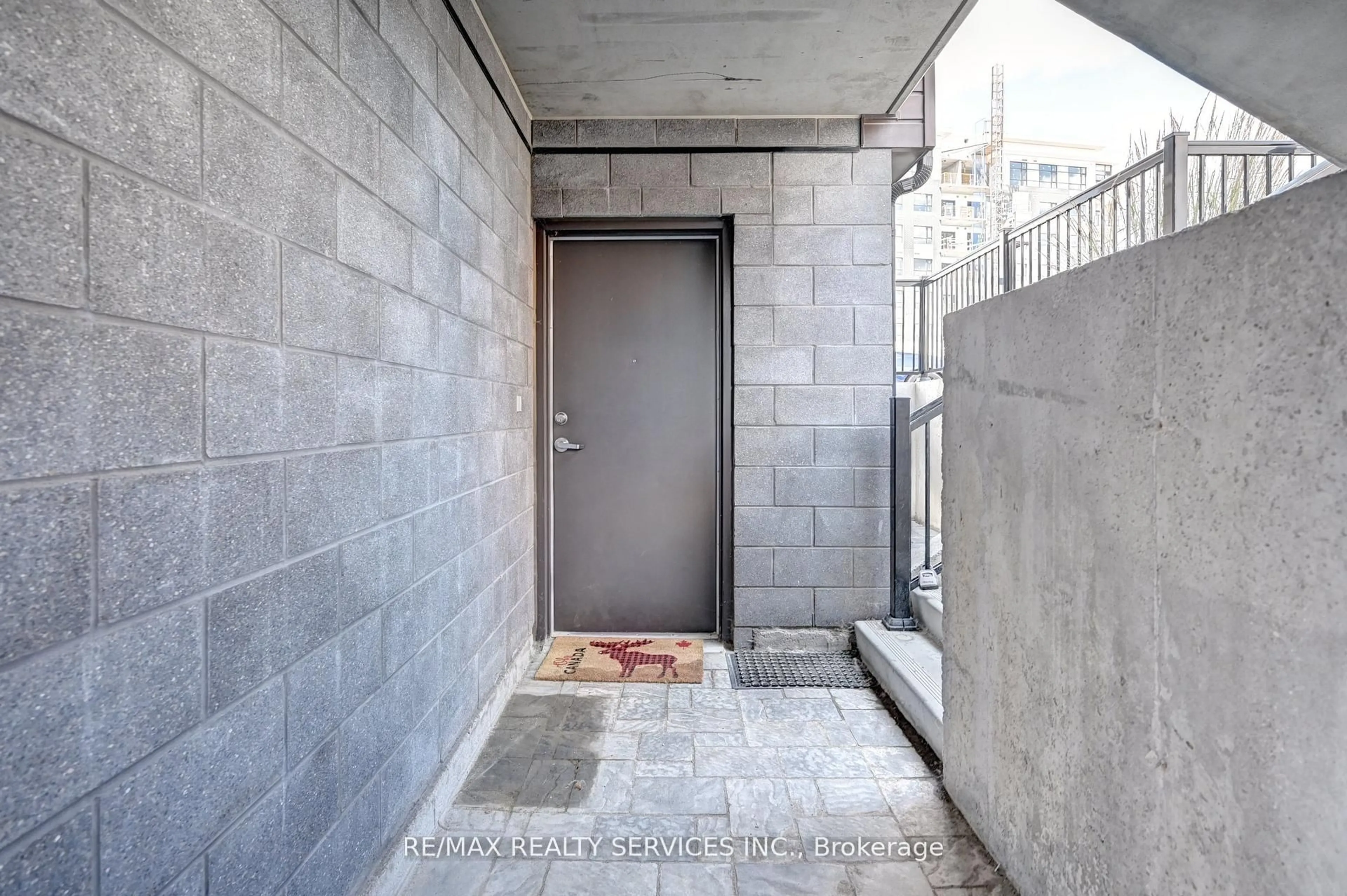 Indoor foyer for 10 Palace St #B9, Kitchener Ontario N3E 0J3