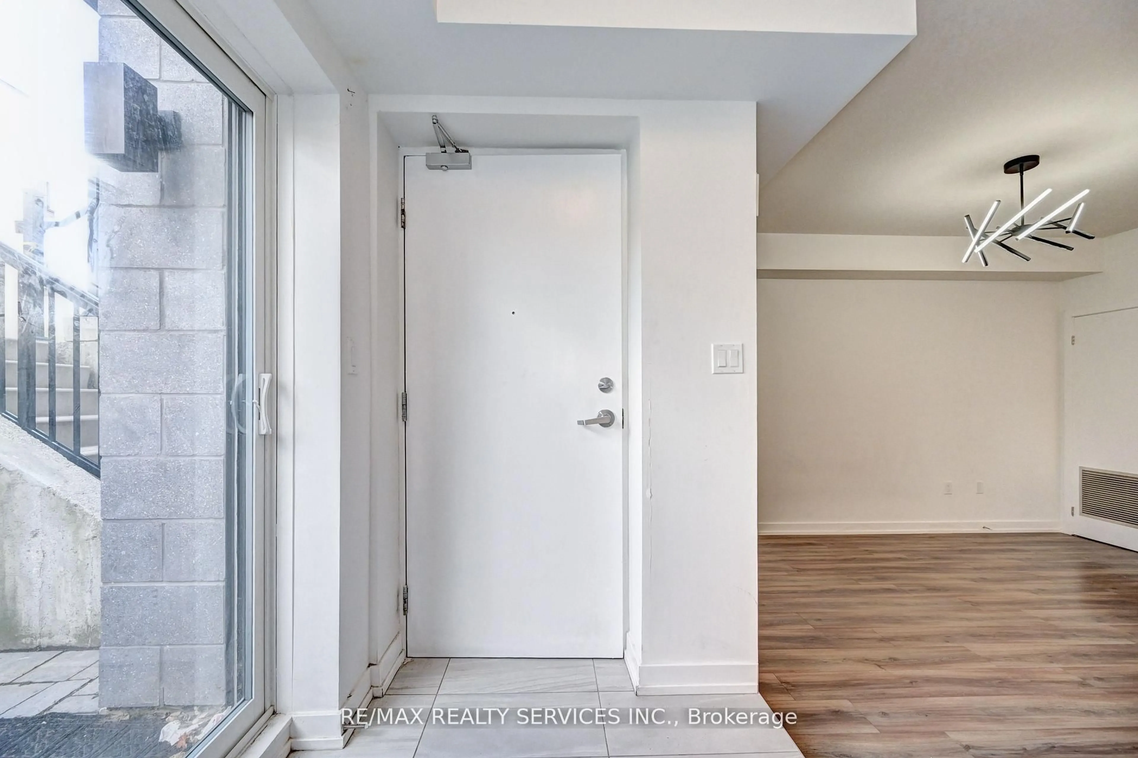 Indoor entryway for 10 Palace St #B9, Kitchener Ontario N3E 0J3