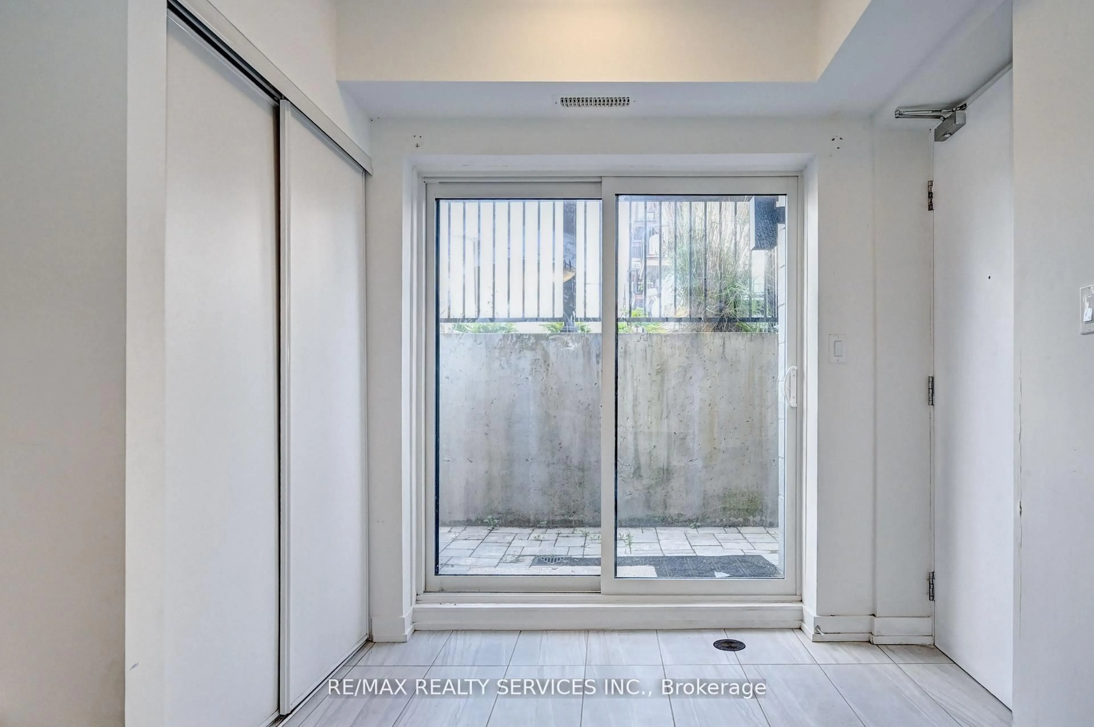 A pic of a room for 10 Palace St #B9, Kitchener Ontario N3E 0J3