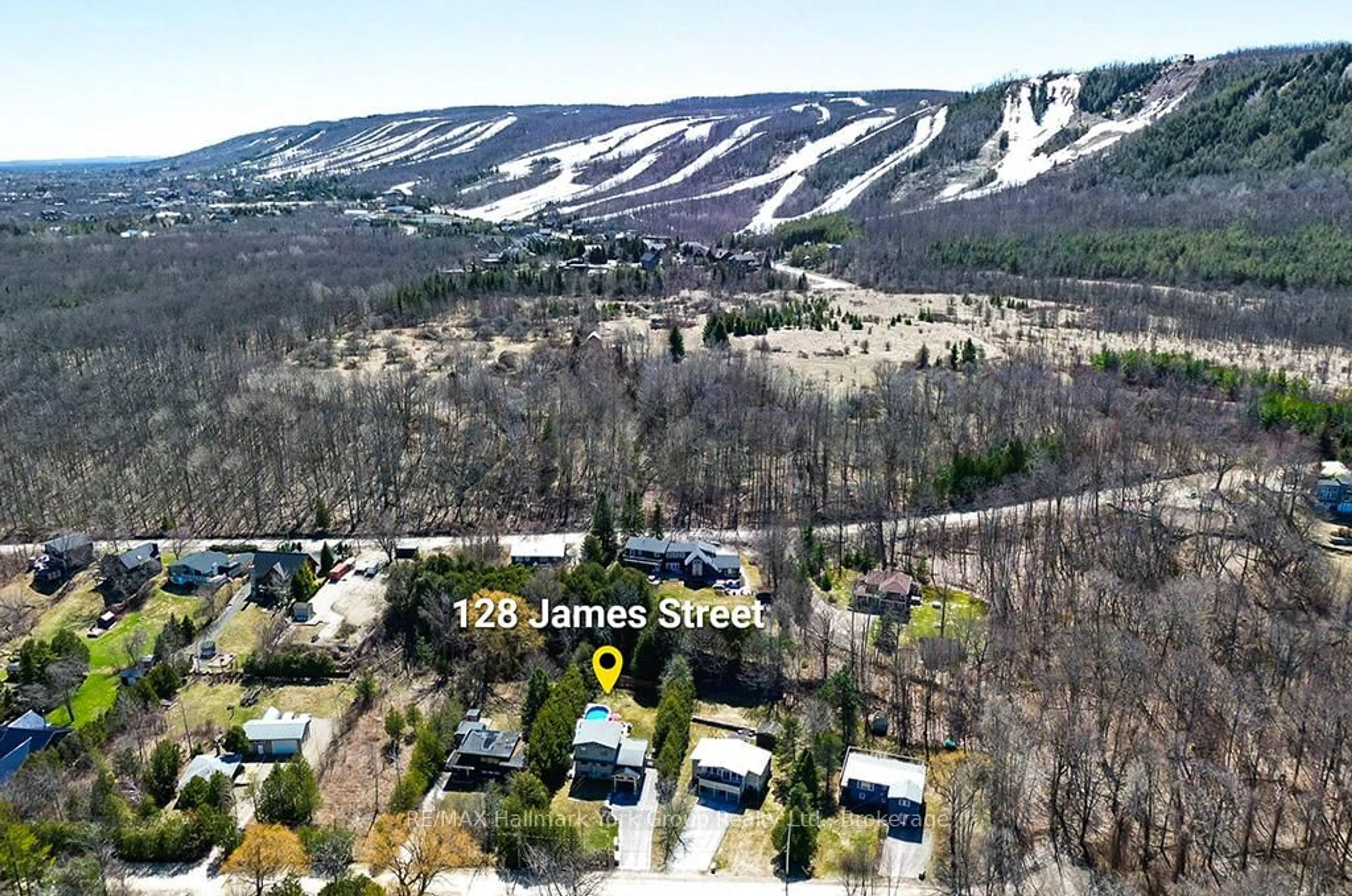 A pic from outside/outdoor area/front of a property/back of a property/a pic from drone, mountain view for 128 James St, Blue Mountains Ontario L9Y 0T6