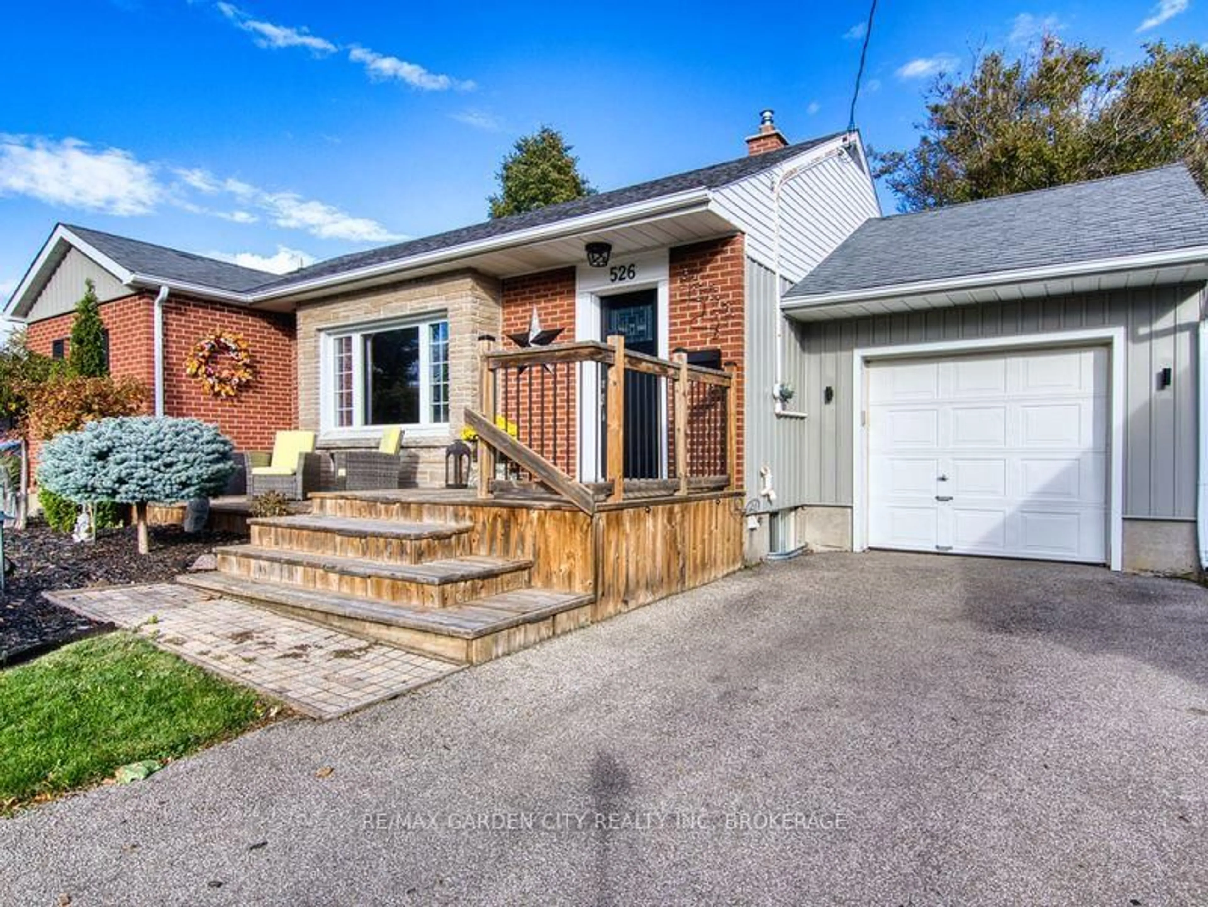 Home with brick exterior material, street for 526 Geneva St, St. Catharines Ontario L2N 2H6