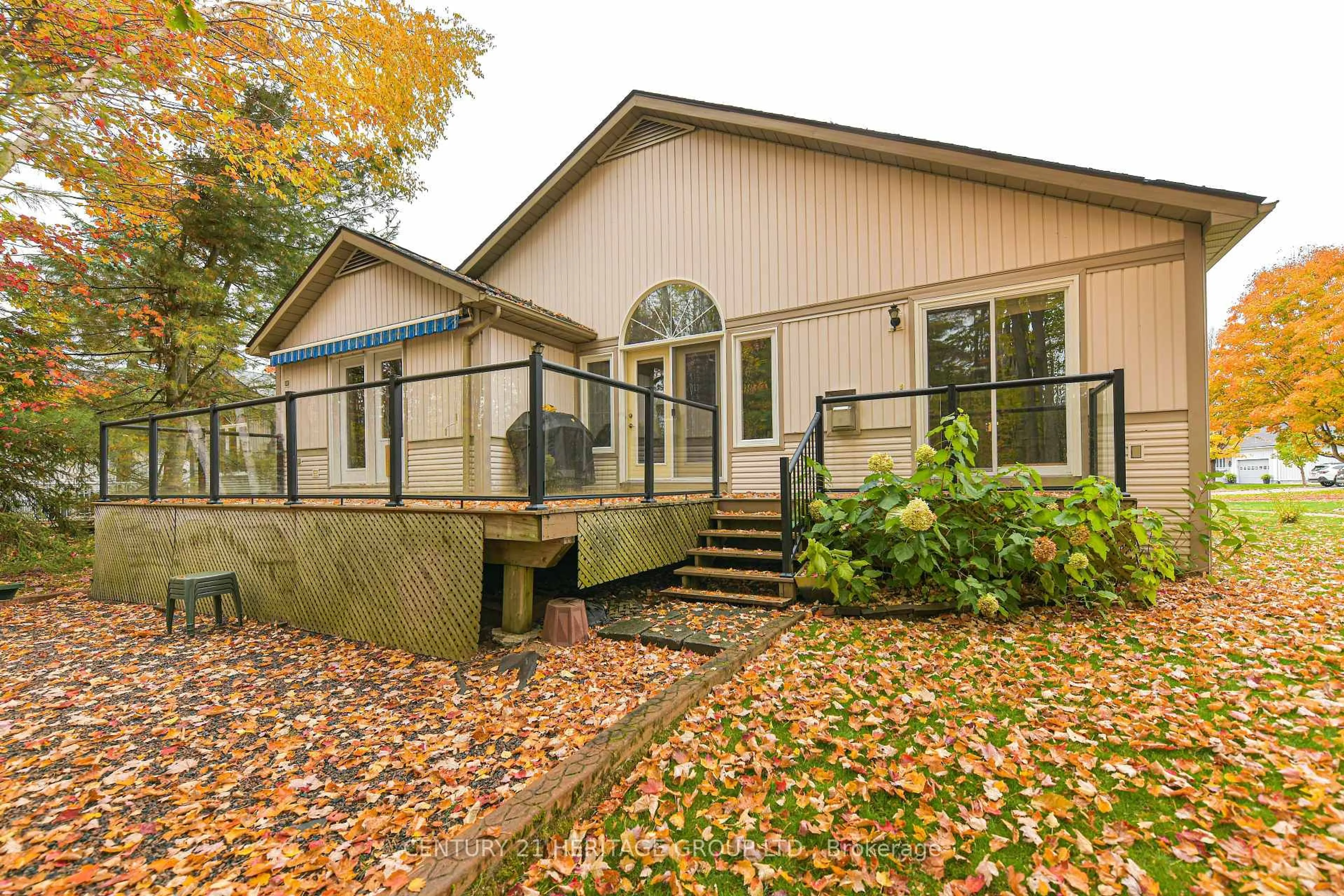 Patio, unknown for 19 Springwood Cres, Gravenhurst Ontario P1P 1Z1