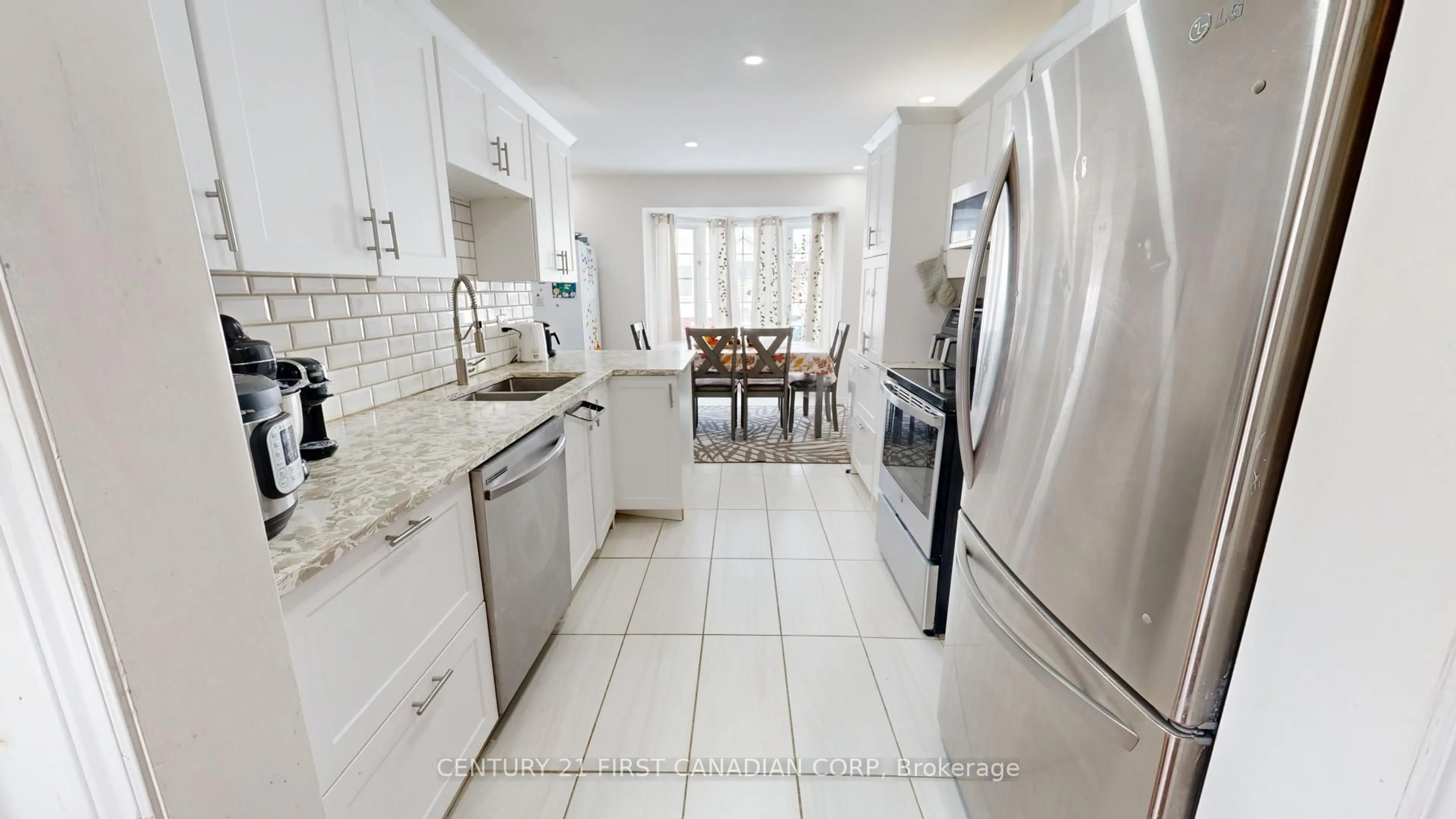 Open concept kitchen, ceramic/tile floor for 20 Kernohan Pkwy #6, London South Ontario N6J 4Y3