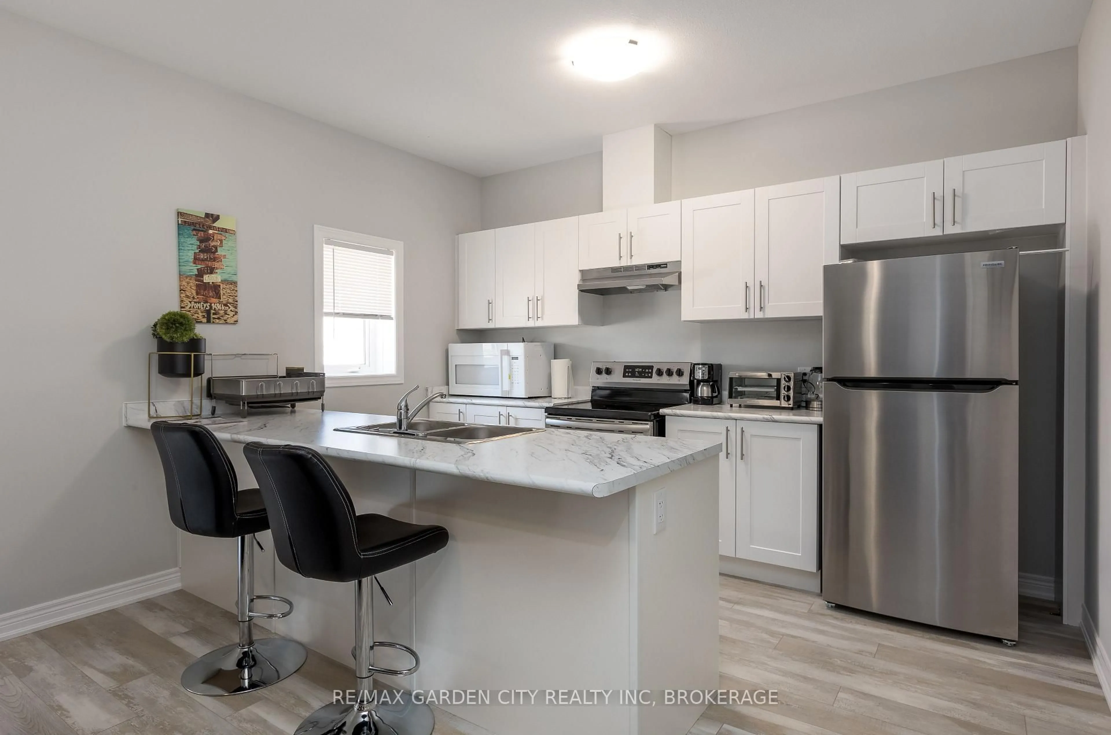 Open concept kitchen, unknown for 33 Bounty Ave, Thorold Ontario L2V 0H3