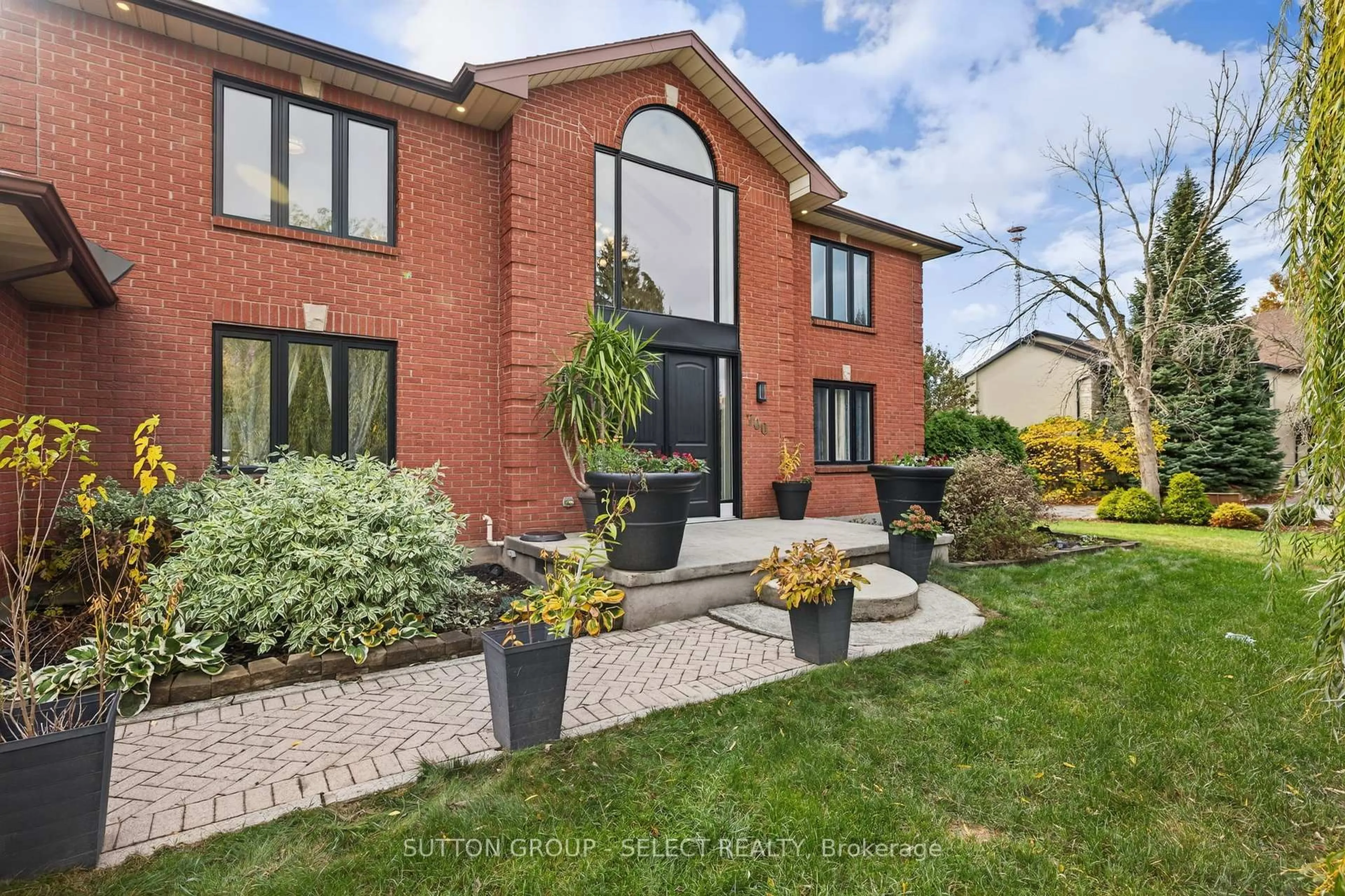 Home with brick exterior material, street for 700 Franklinway Cres, London North Ontario N6G 5C8