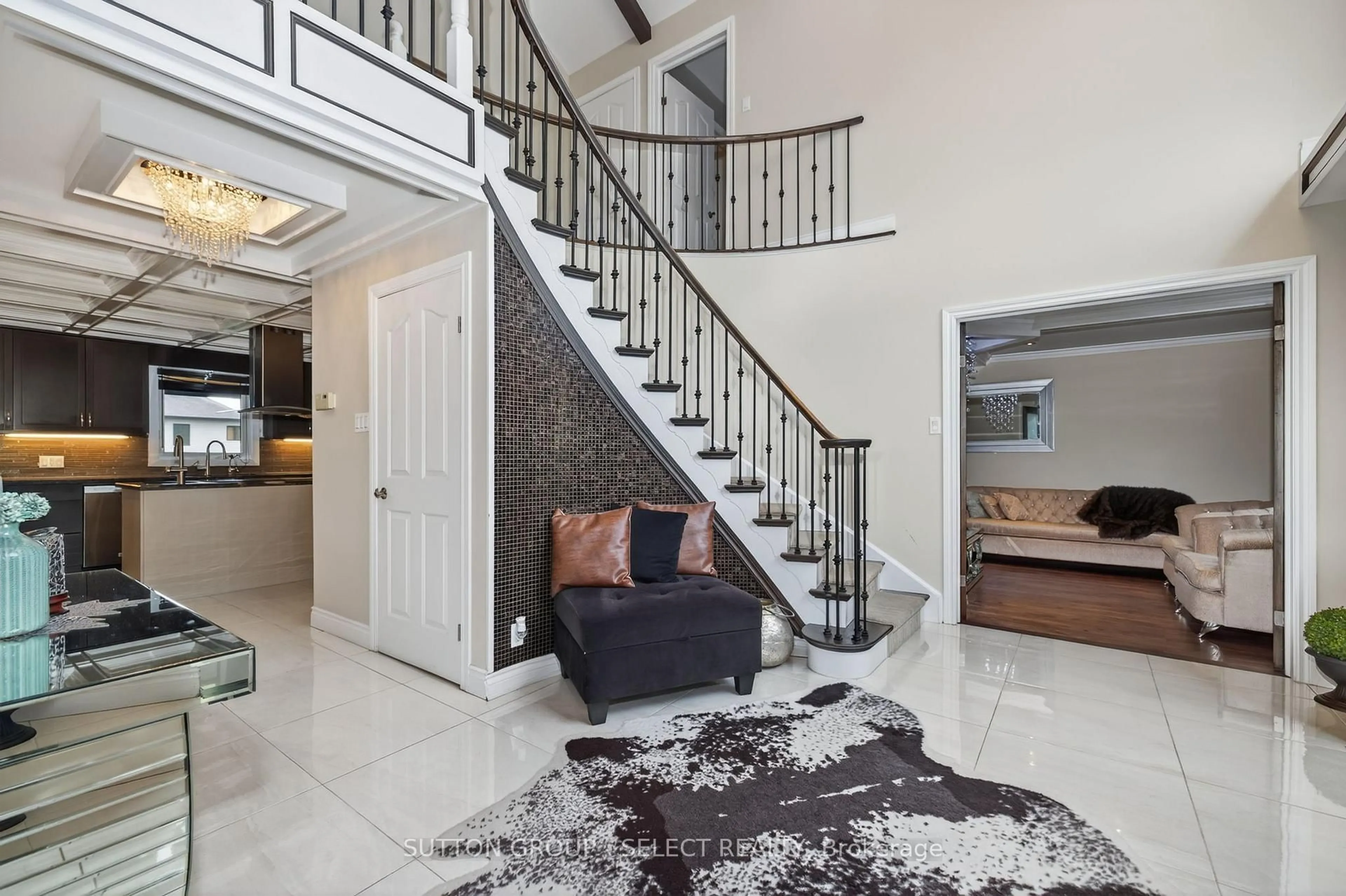 Unknown for 700 Franklinway Cres, London North Ontario N6G 5C8