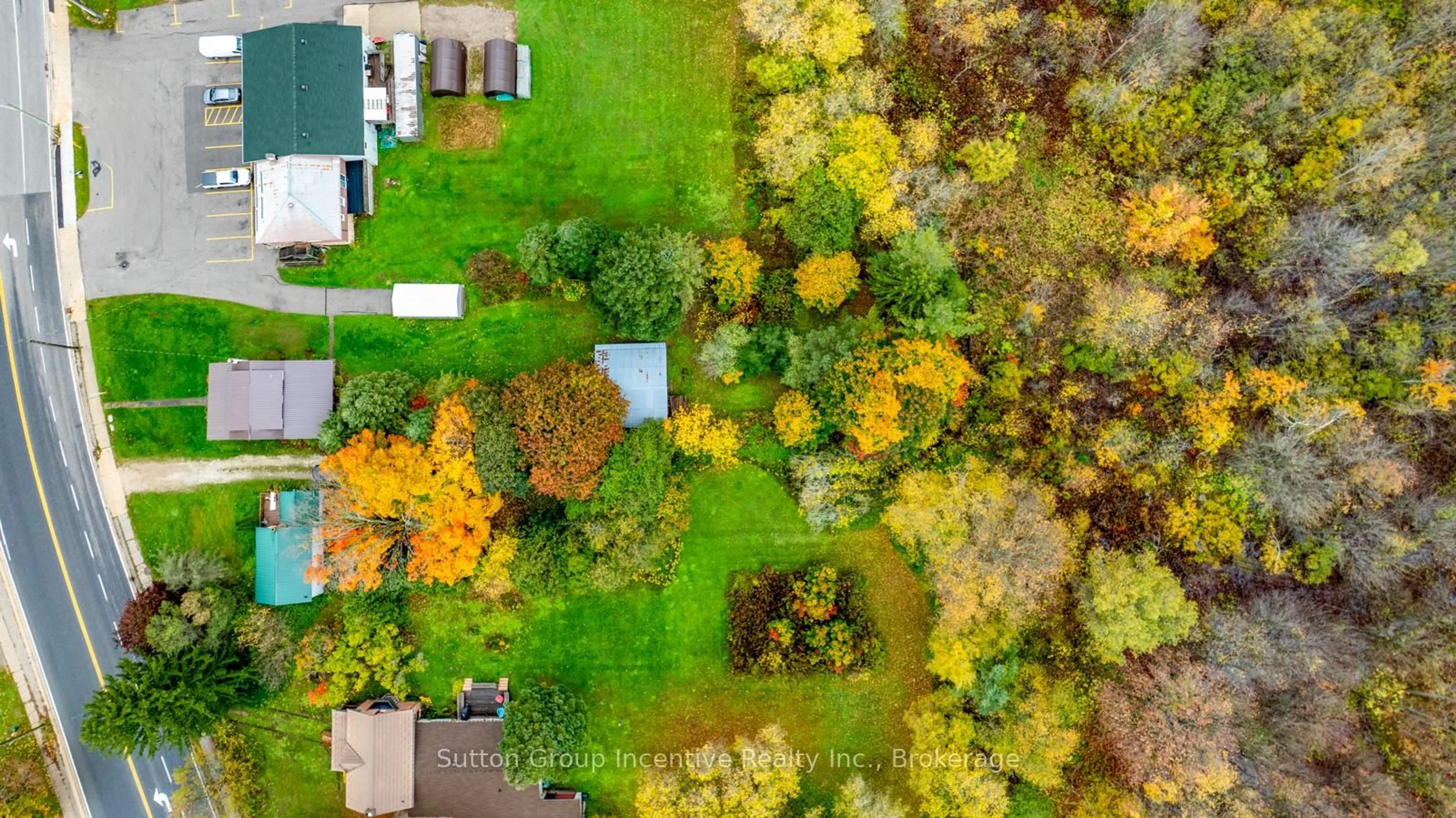 A pic from outside/outdoor area/front of a property/back of a property/a pic from drone, street for 78 Garafraxa St, Chatsworth Ontario N0H 1G0