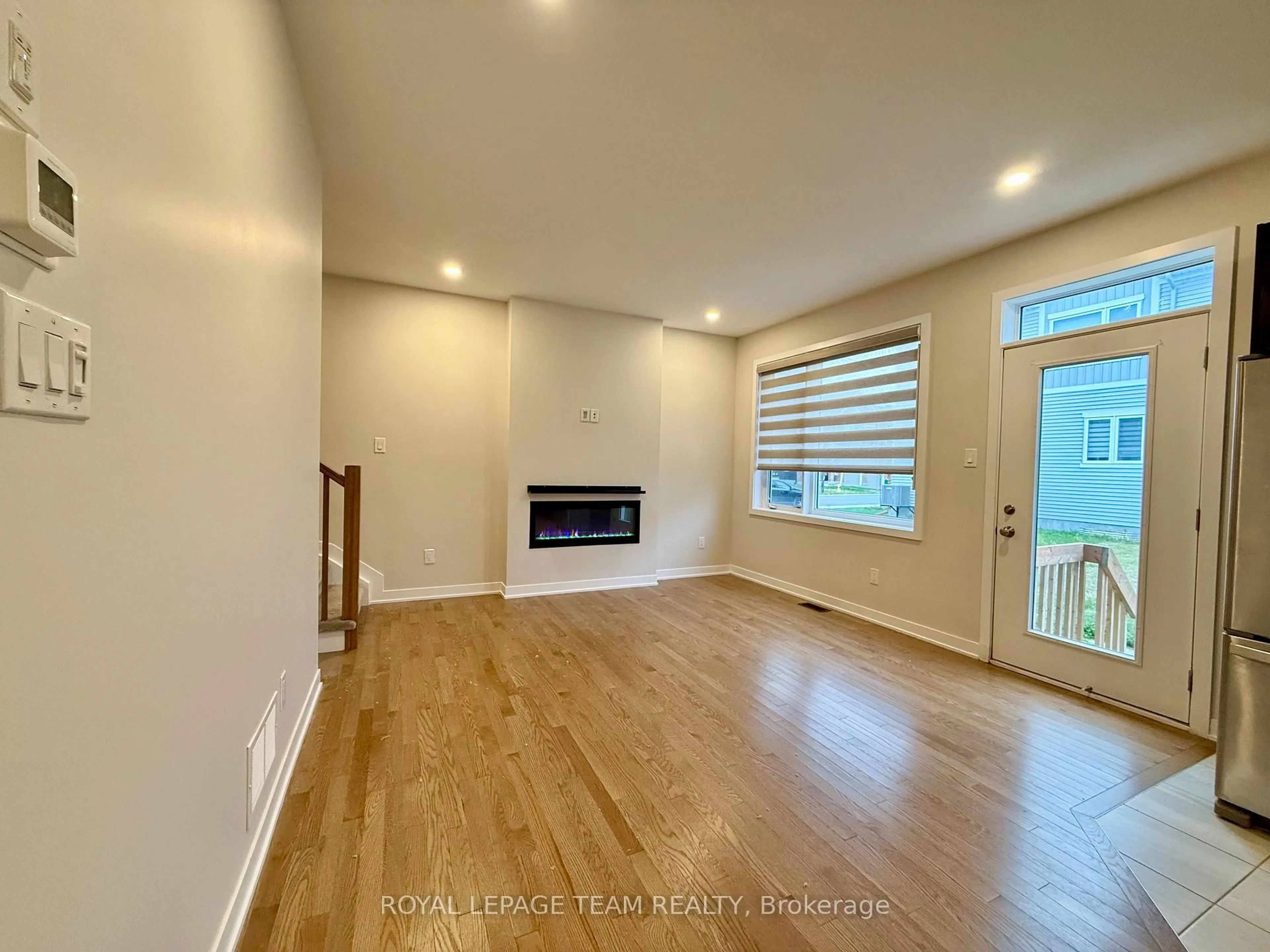 A pic of a room for 303 Canadensis Lane, Ottawa Ontario K2J 6X8