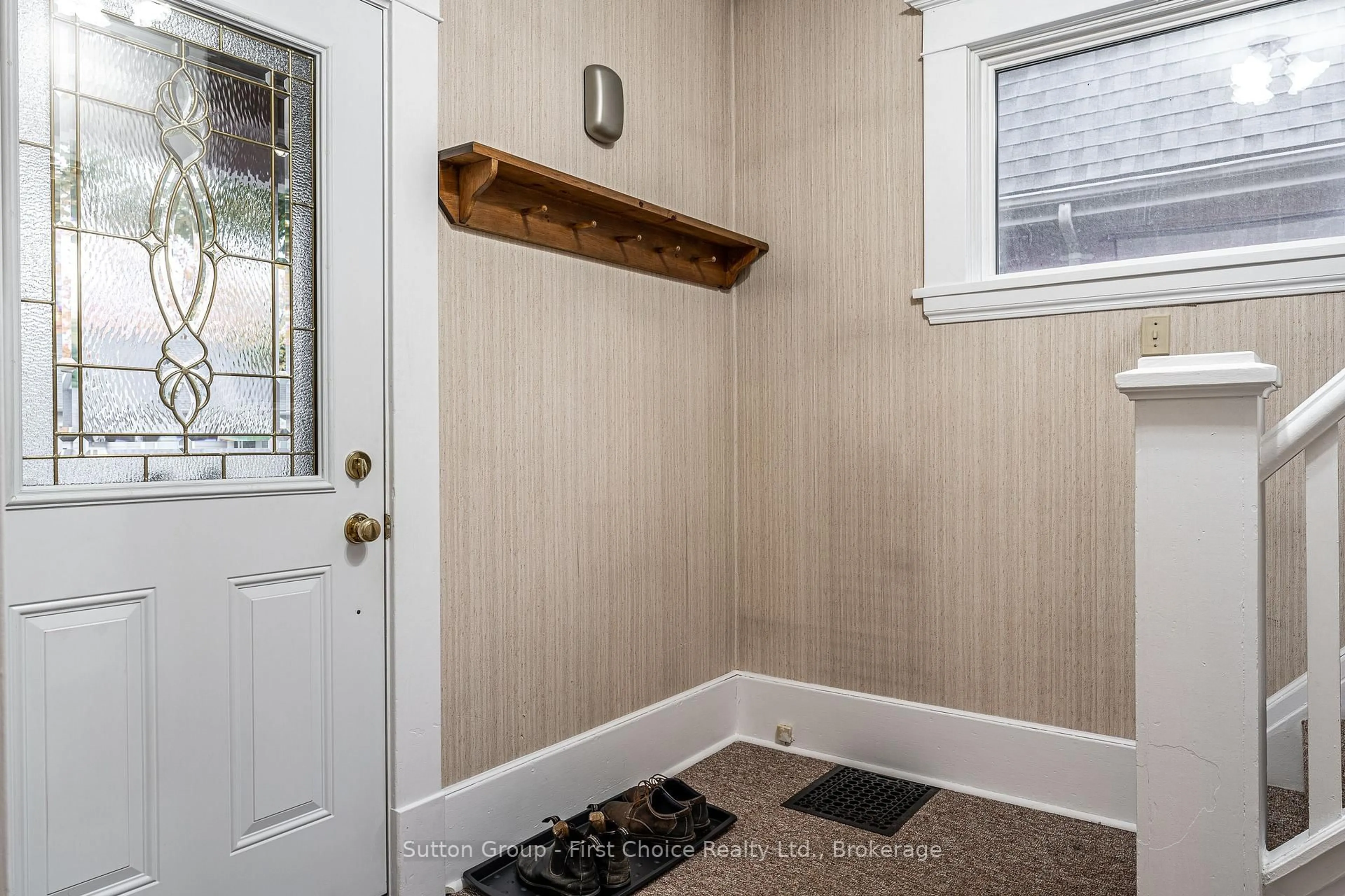 Indoor entryway for 140 Avon St, Stratford Ontario N5A 5N7