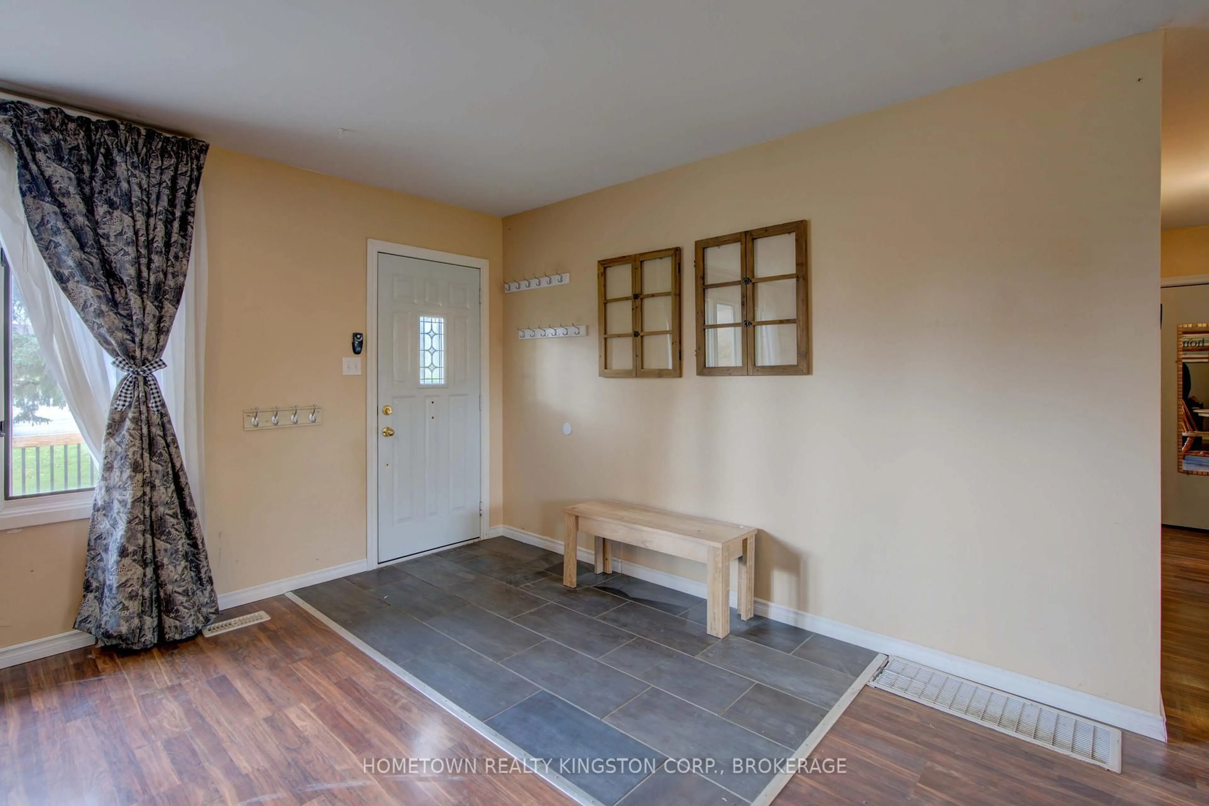 Indoor entryway for 5314-5316 Highway 38, Harrowsmith Ontario K0H 1V0