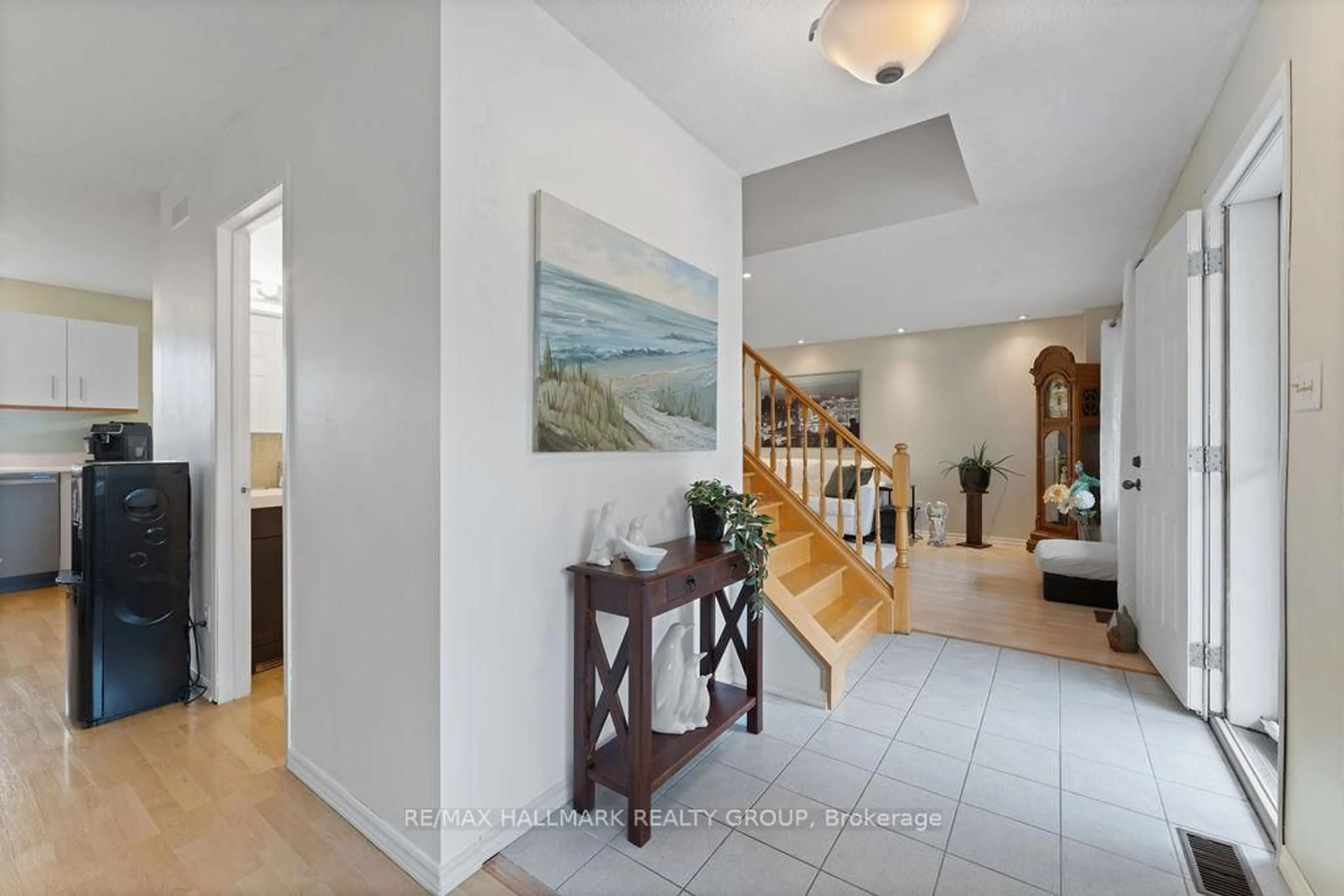 Indoor entryway for 16319 Seventh Rd, North Stormont Ontario K0C 1W0