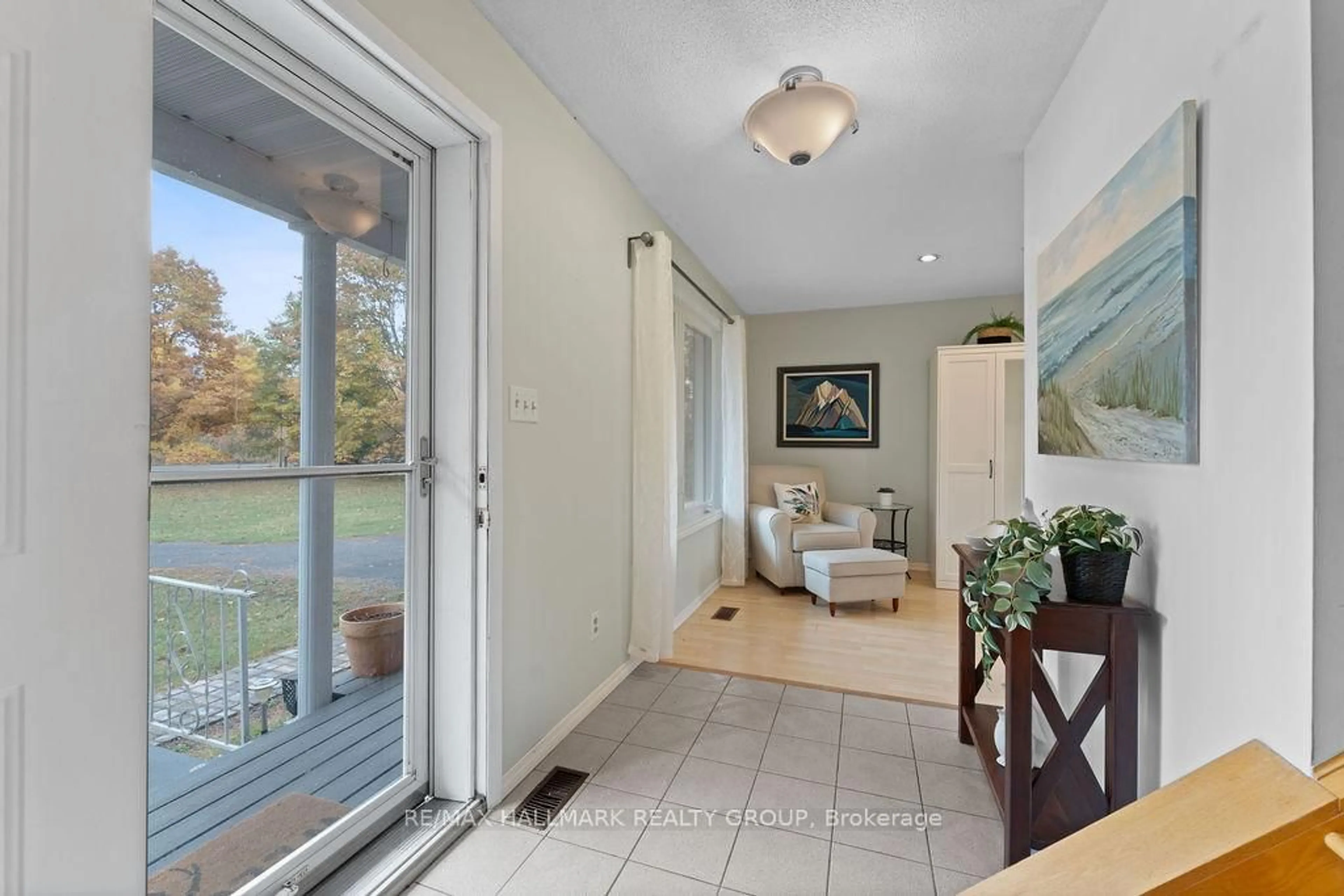 Indoor entryway for 16319 Seventh Rd, North Stormont Ontario K0C 1W0