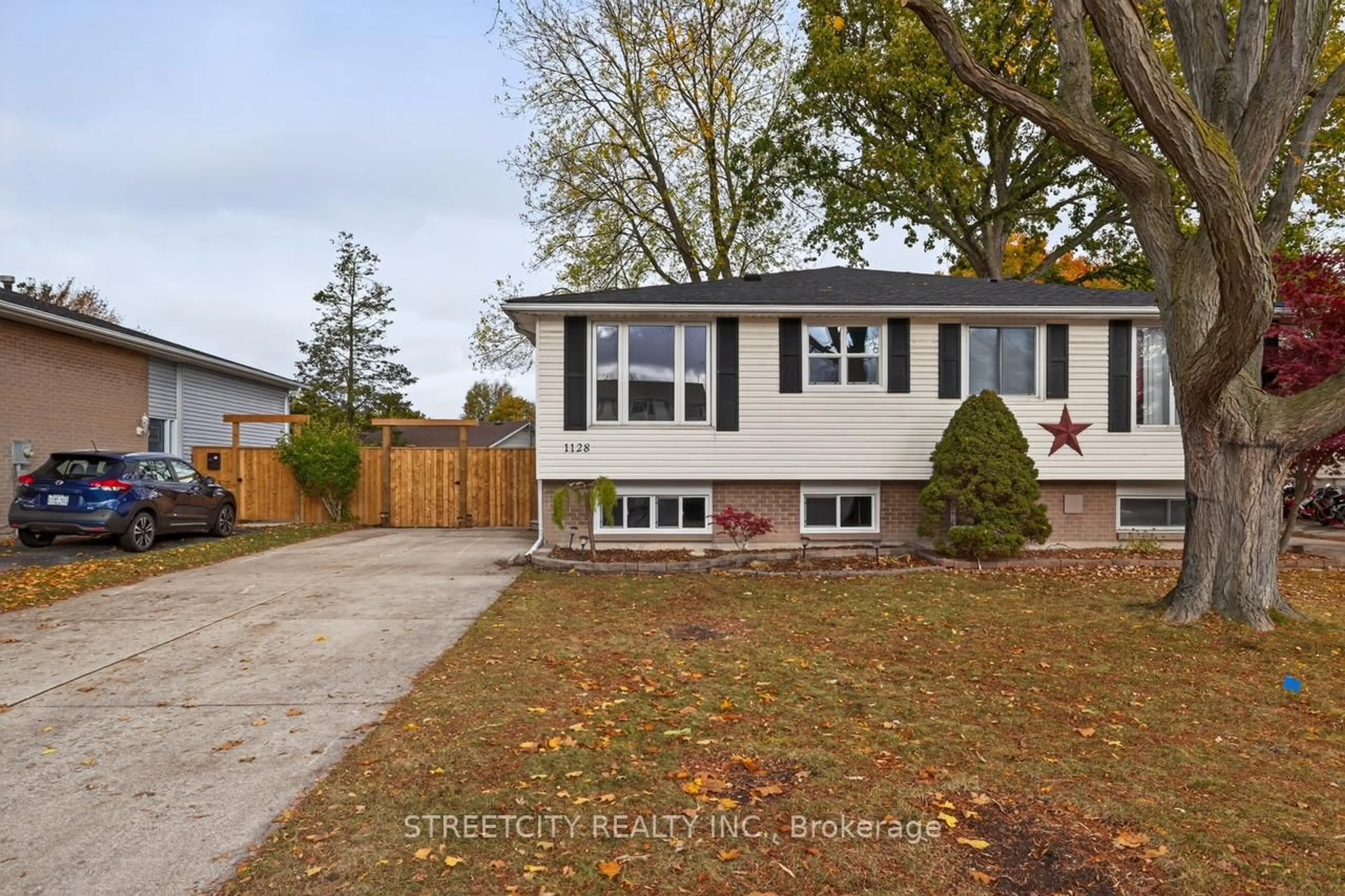 Unknown for 1128 Overlea Cres, Sarnia Ontario N7S 4E4