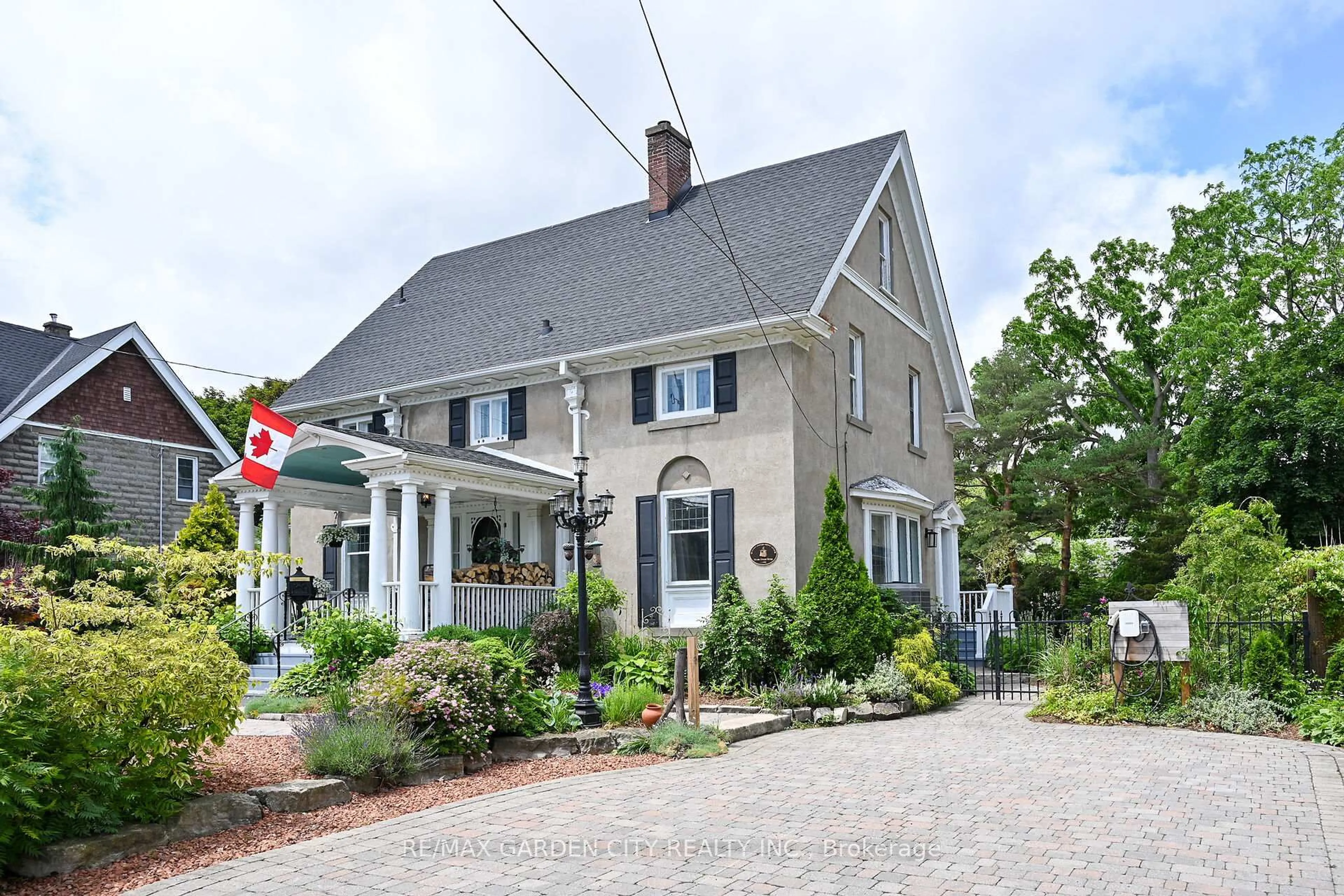 Home with brick exterior material, street for 14 ROBINSON St, Grimsby Ontario L3M 3C4