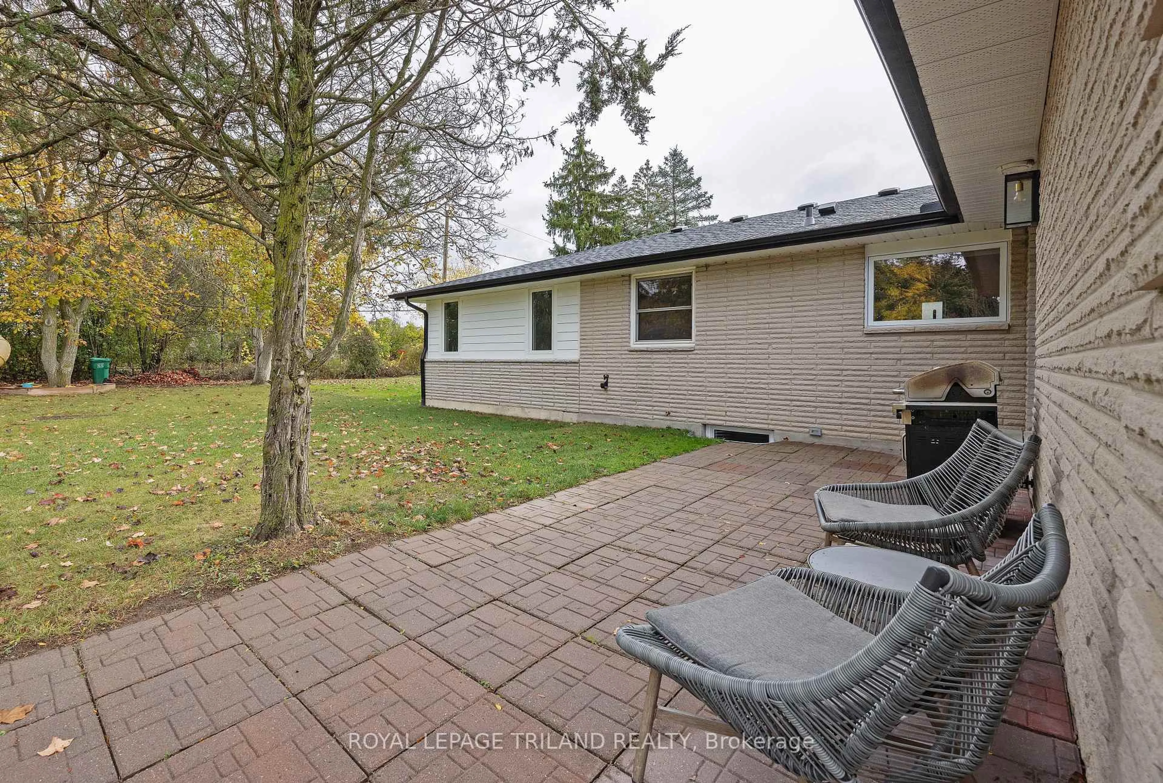 Patio, street for 10117 Lynhurst Park Dr, Southwold Ontario N5P 2E5